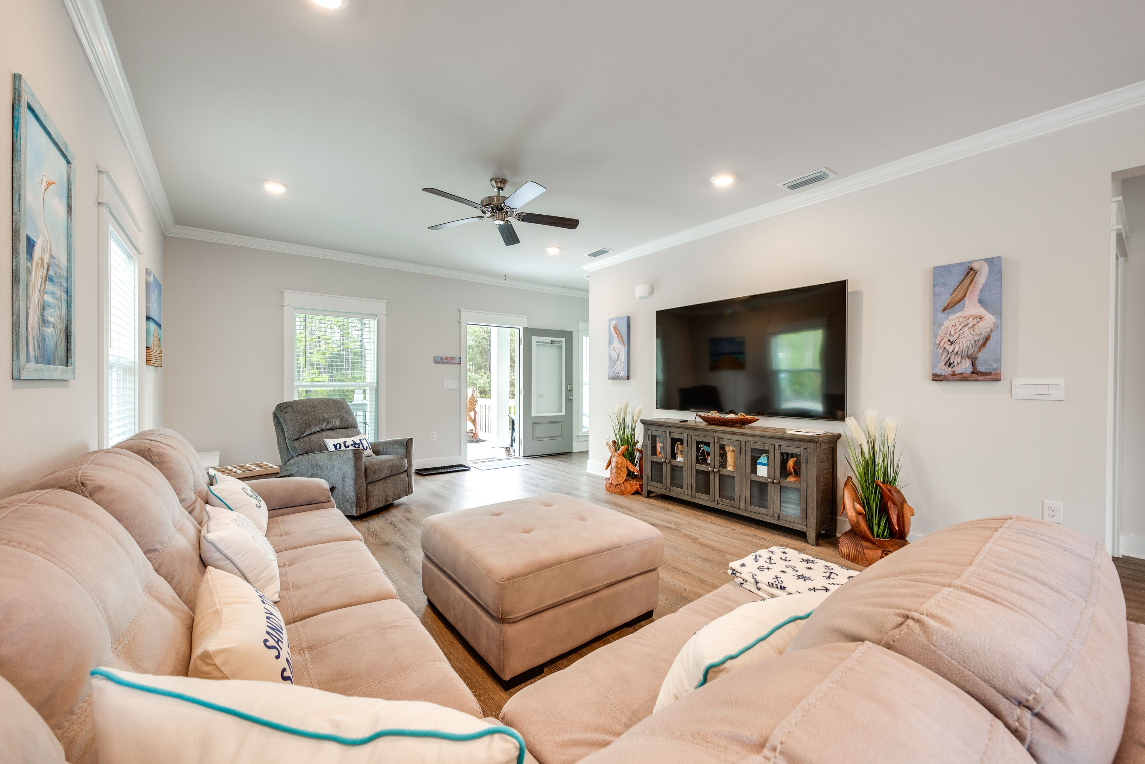 Living Room | Free WiFi | Central A/C & Heat | Smart TV | 1st Floor