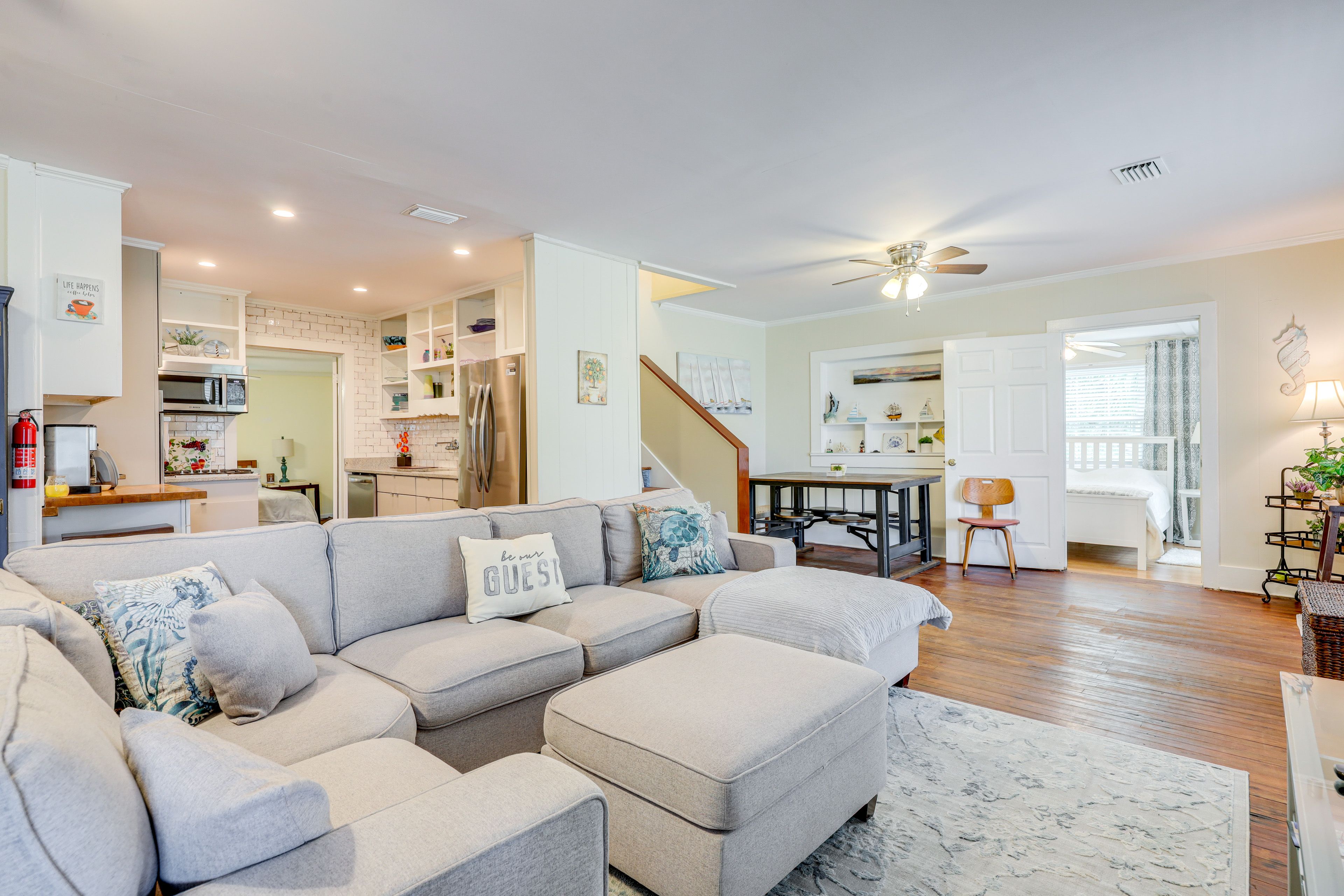 Living Room | Free WiFi | Smart TV | 1st Floor