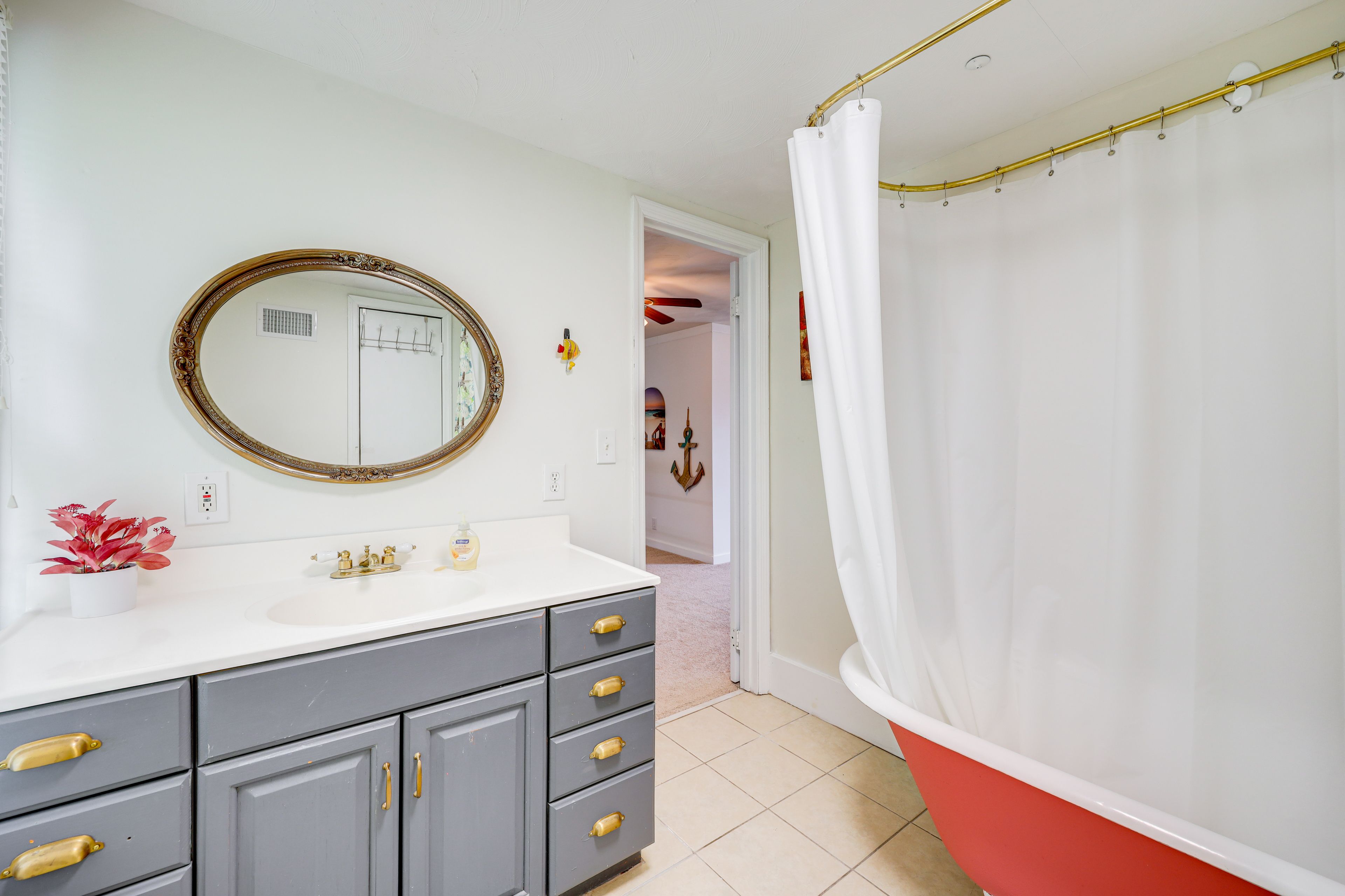 Full Bathroom | 2nd Floor