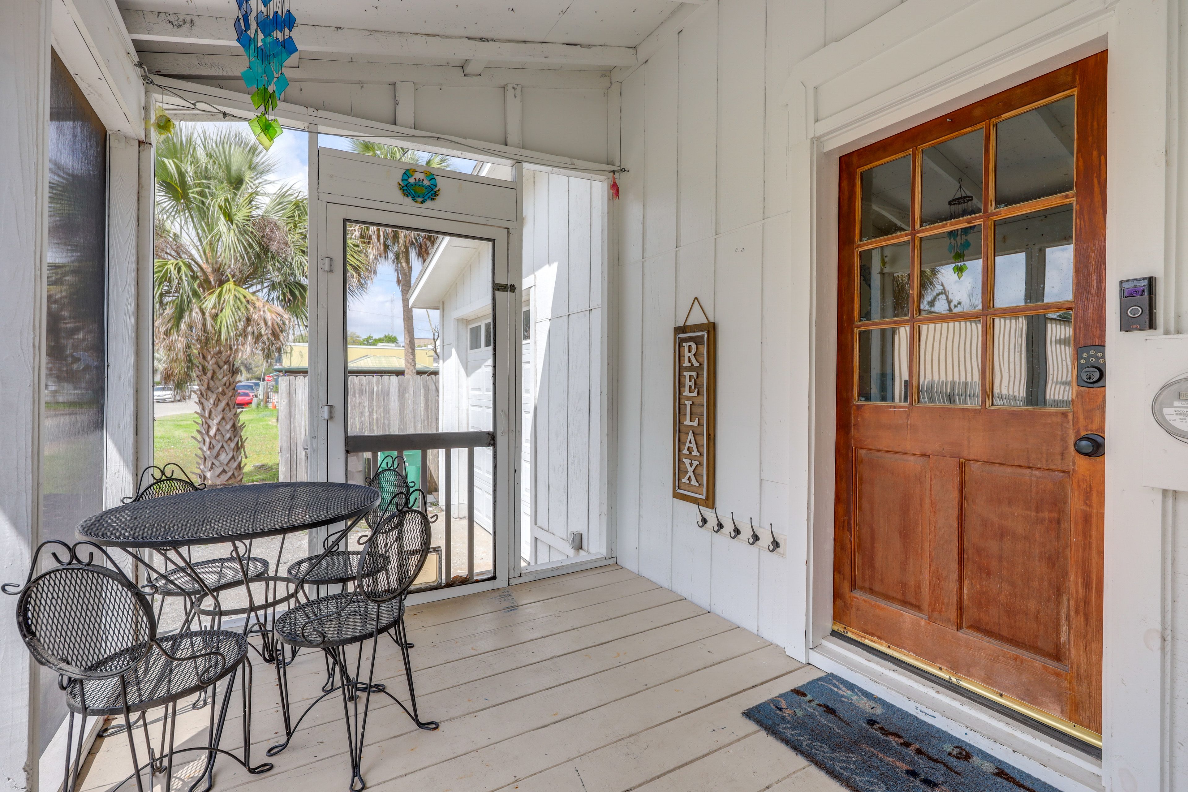 Screened Porch | Entry