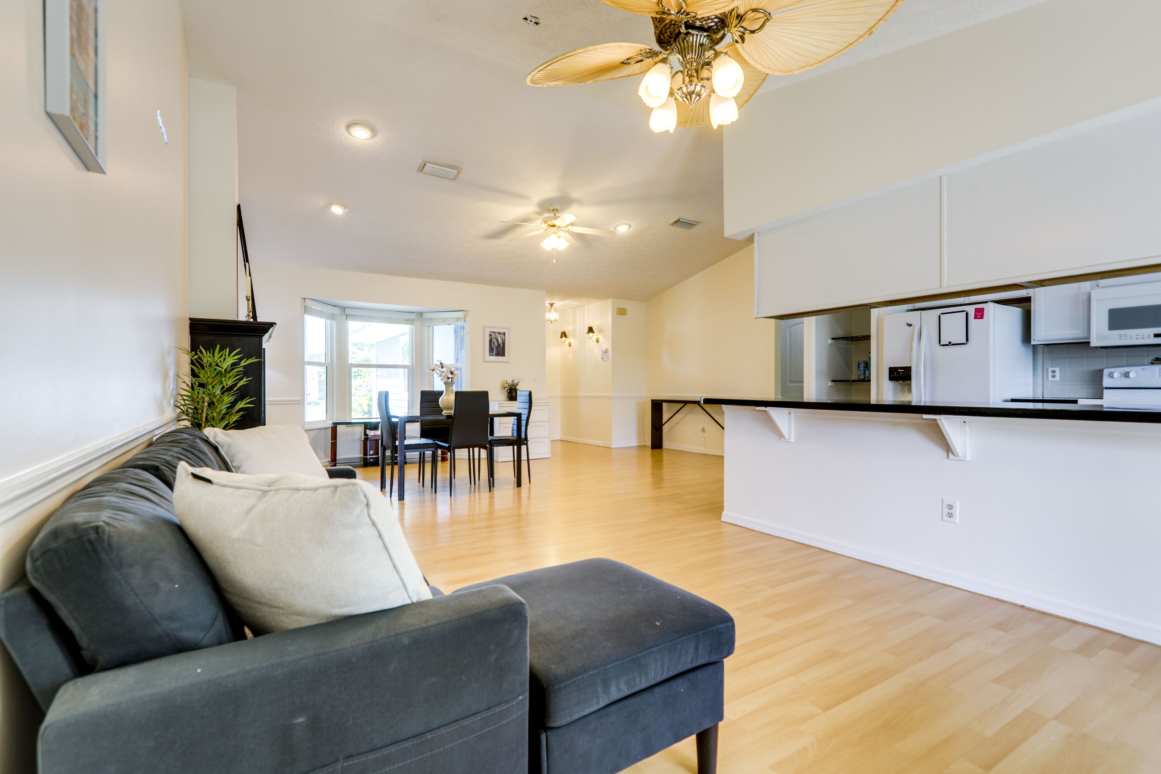 Living Room | Free WiFi | Smart TV | Central A/C