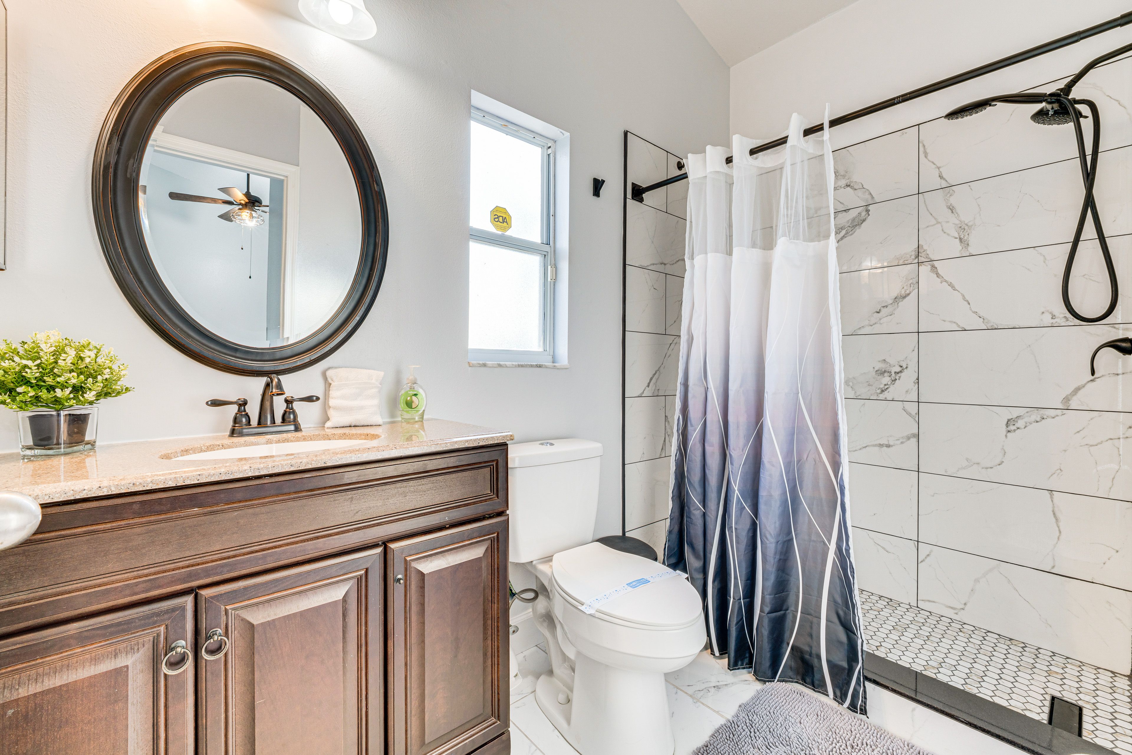 En-Suite Bathroom | Towels Provided