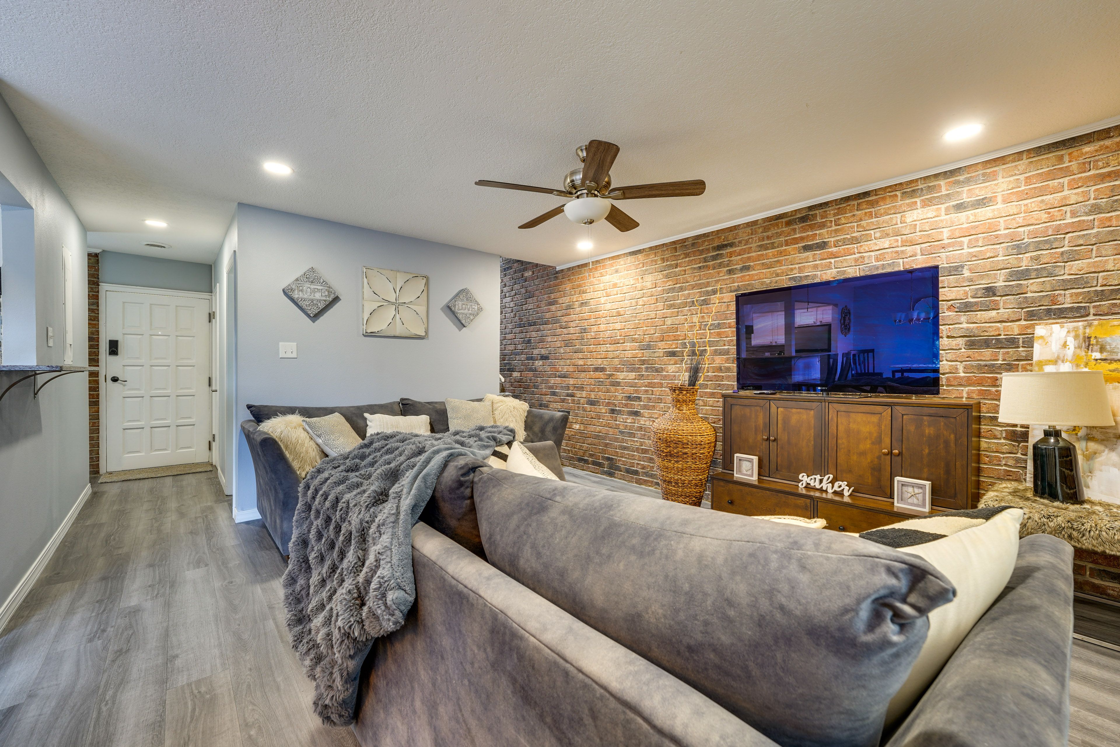 Fort Smith Vacation Rental | 2BR | 1.5BA | 1,264 Sq Ft | 3 Steps to Enter
