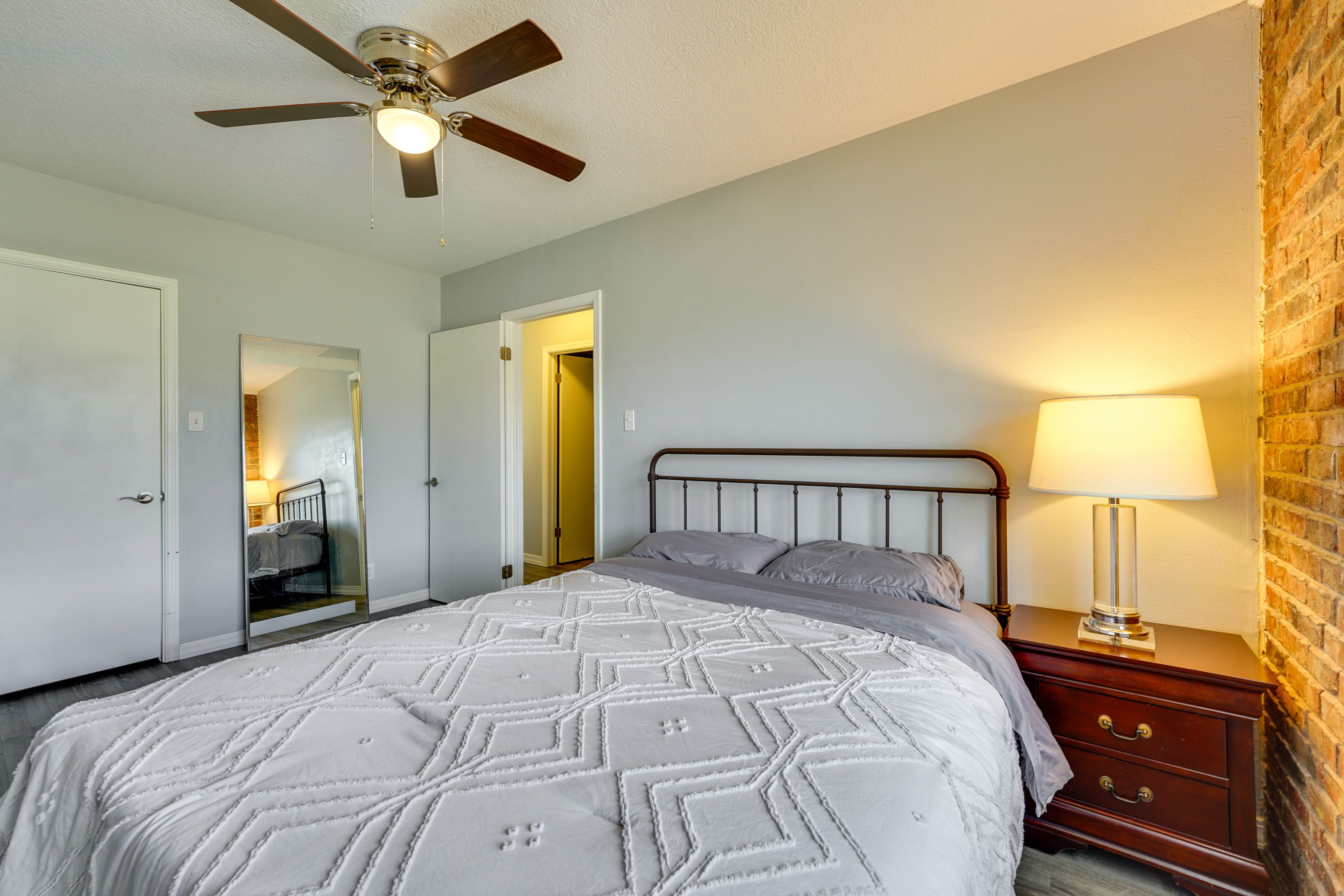 Bedroom 2 | 2nd Floor | Queen Bed