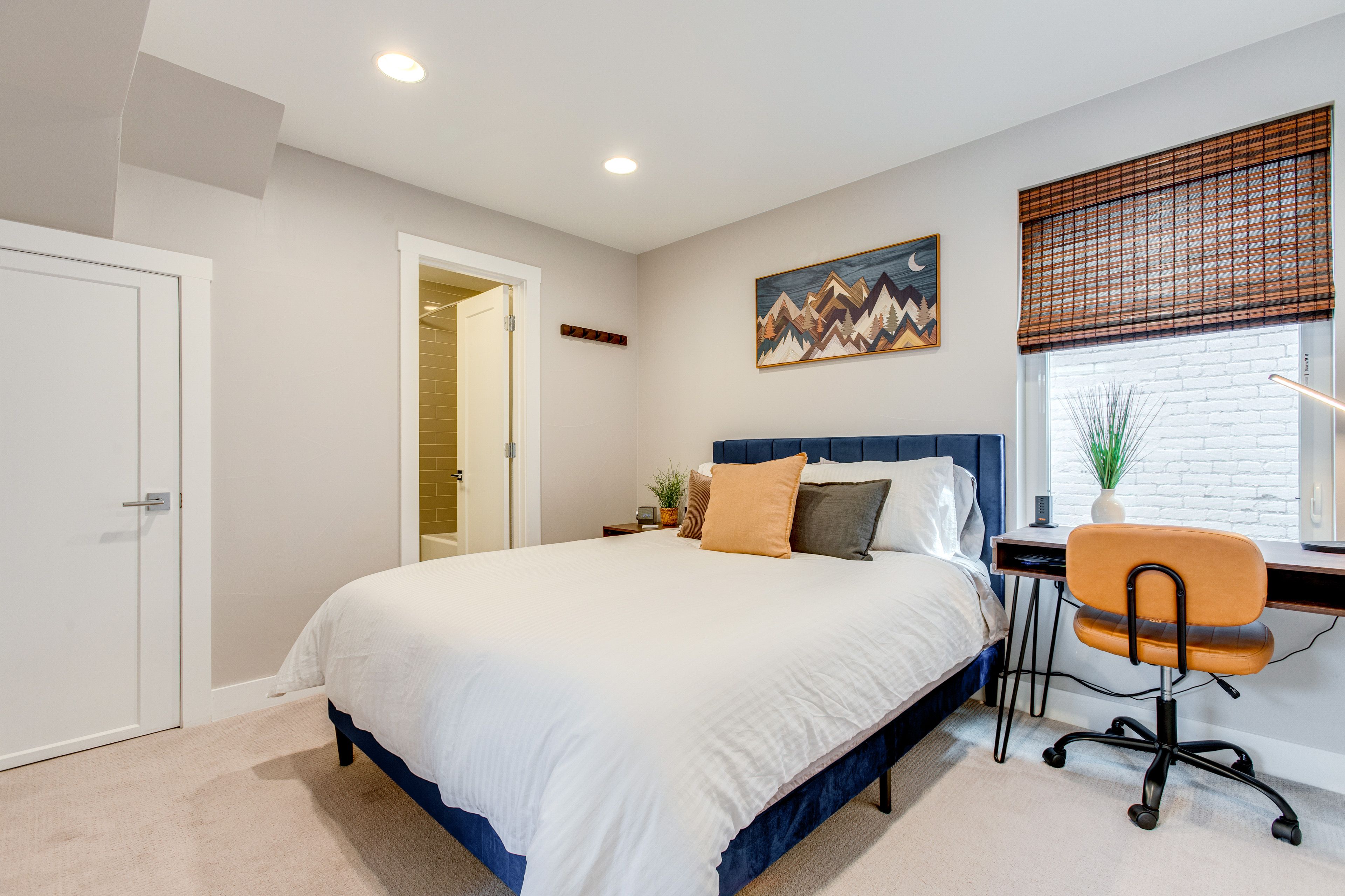 Bedroom 2 | Queen Bed | Smart TV | Upper Level
