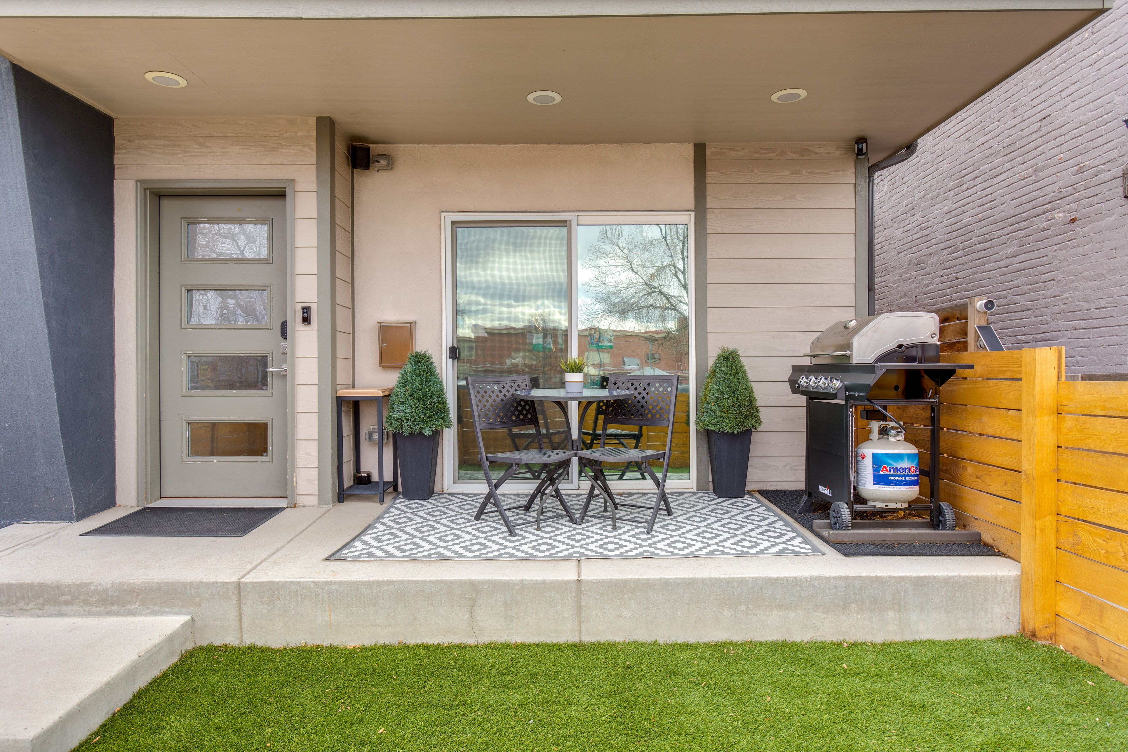 Covered Patio | Outdoor Dining Area | Gas Grill