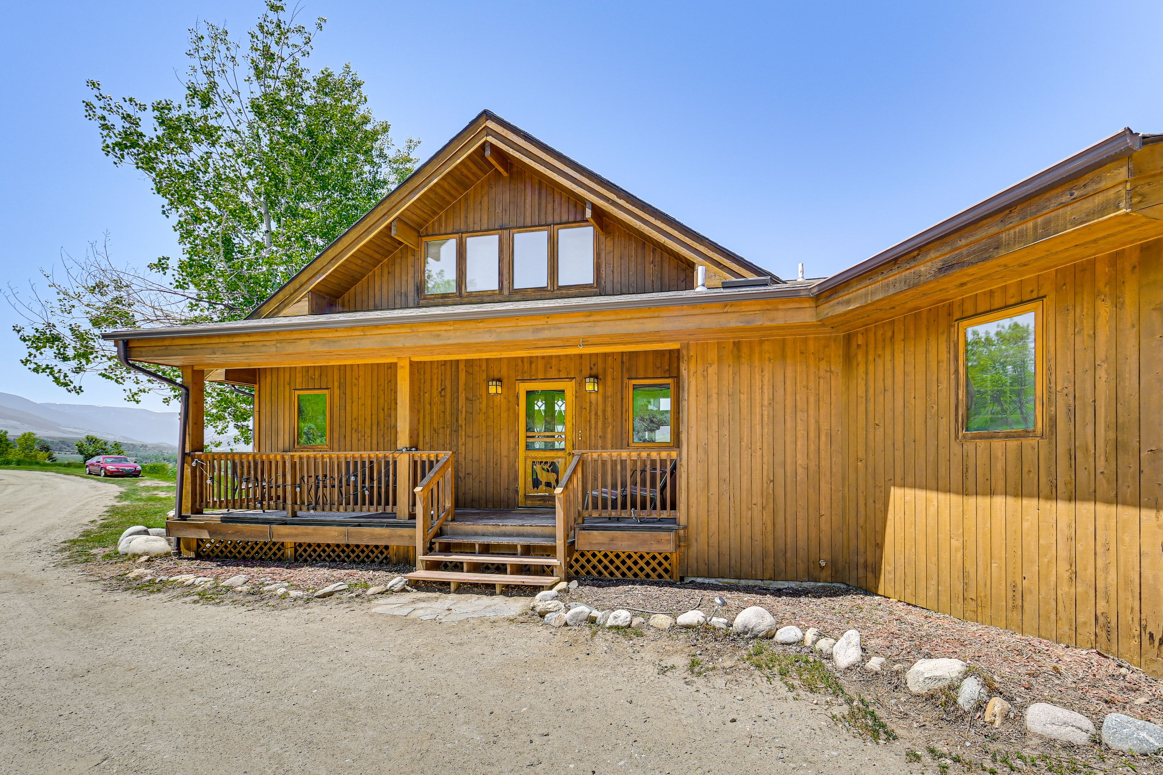 Property Exterior | Heated Garage (1 Vehicle) | Driveway (5 Vehicles)