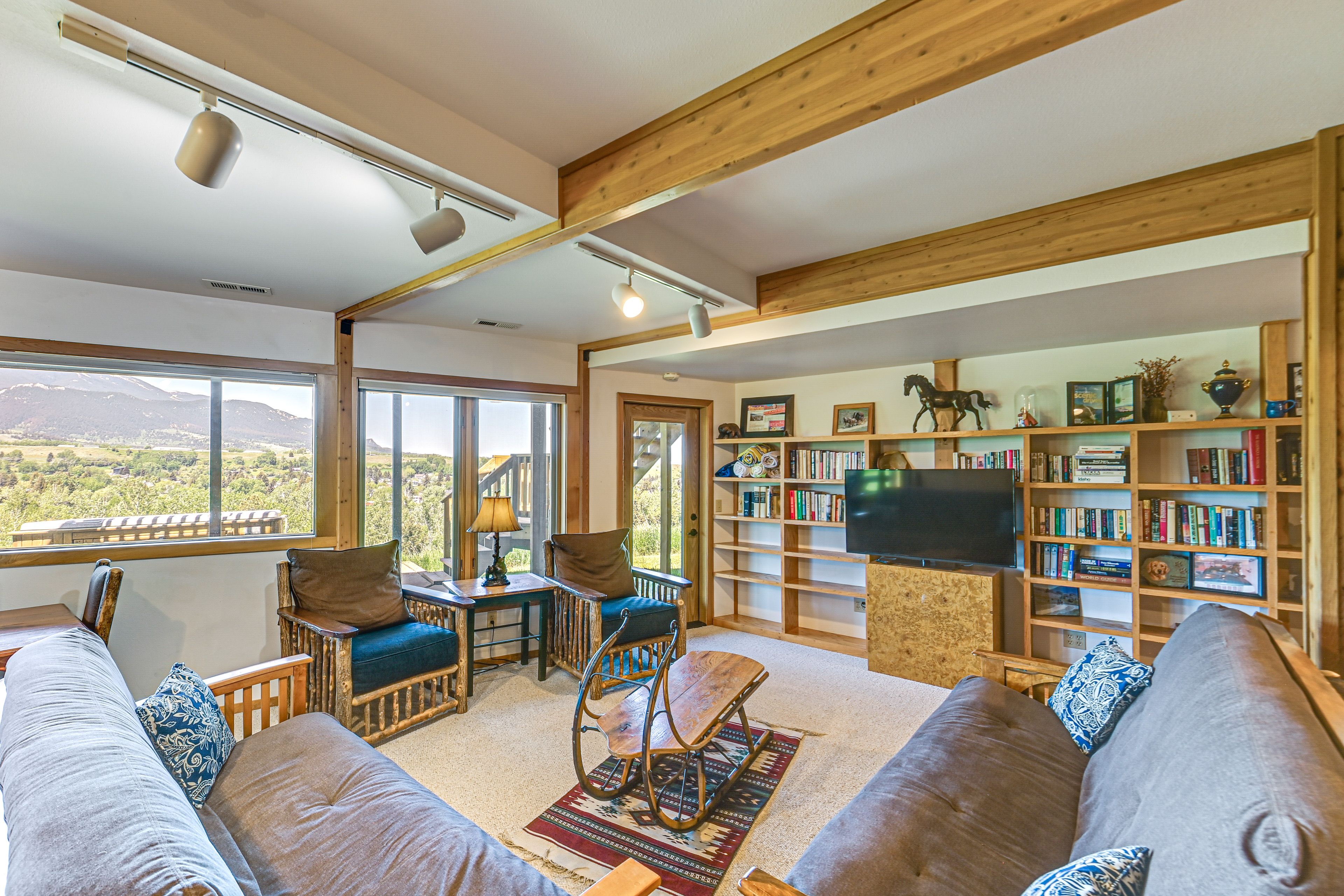 Media Room | Lower Level | 2 Futons | Smart TV