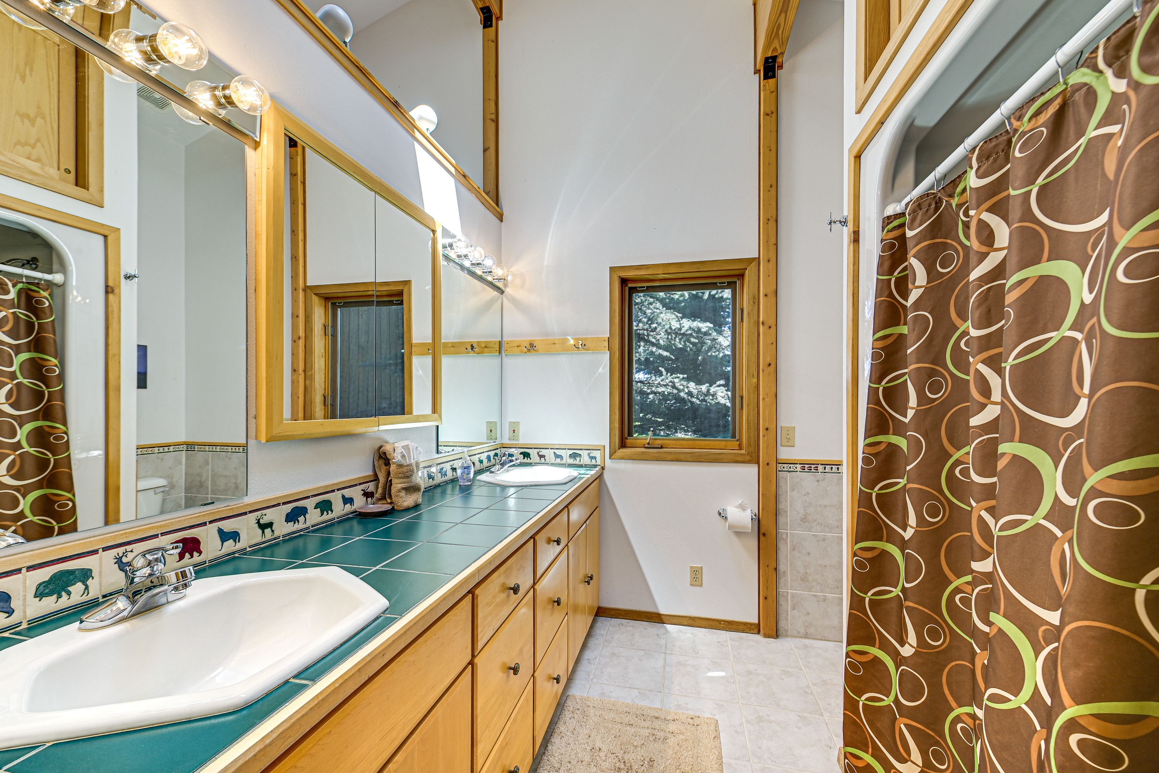 Full Bathroom | Main Level
