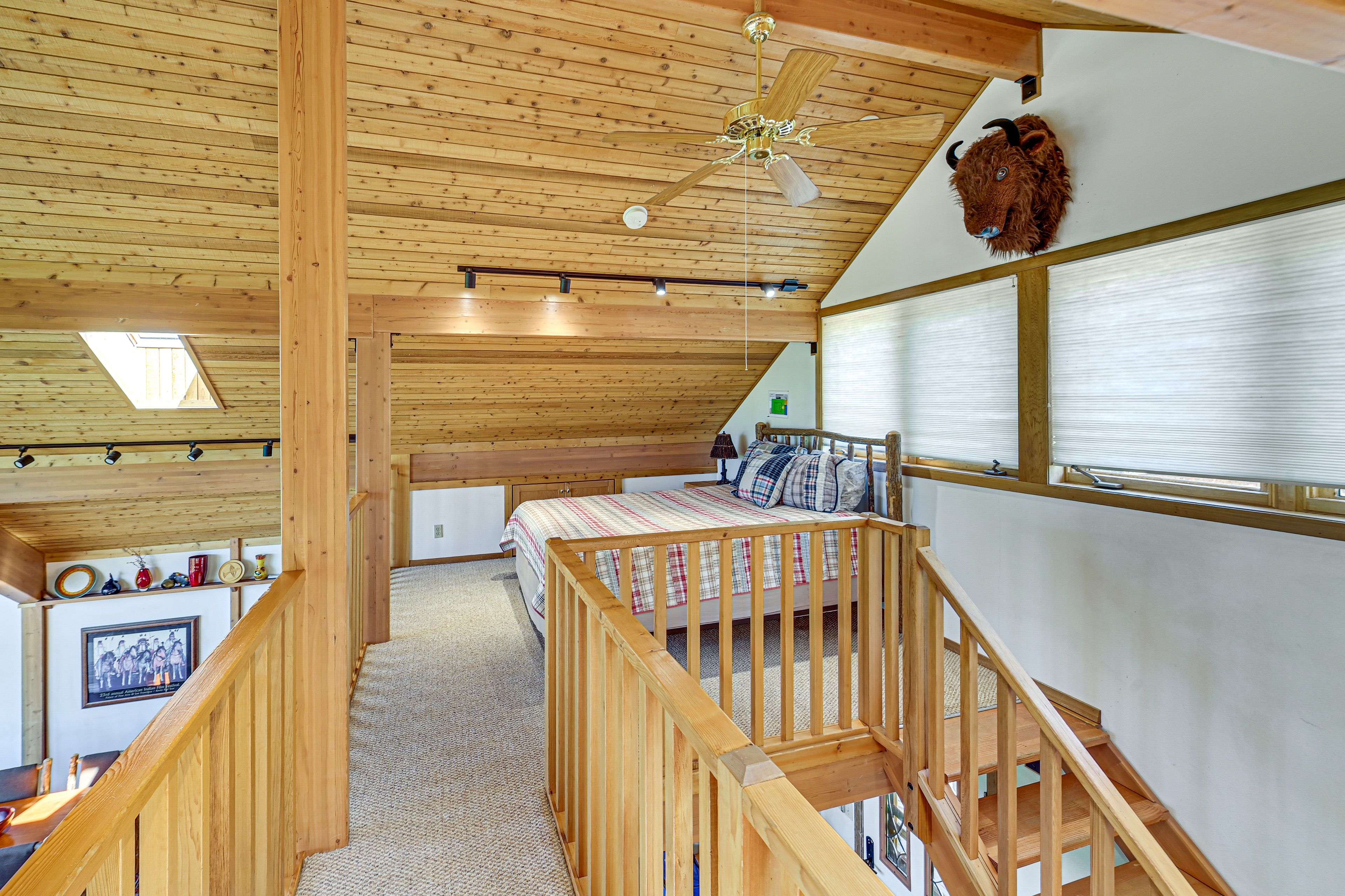 Loft | Queen Bed | Upper Level