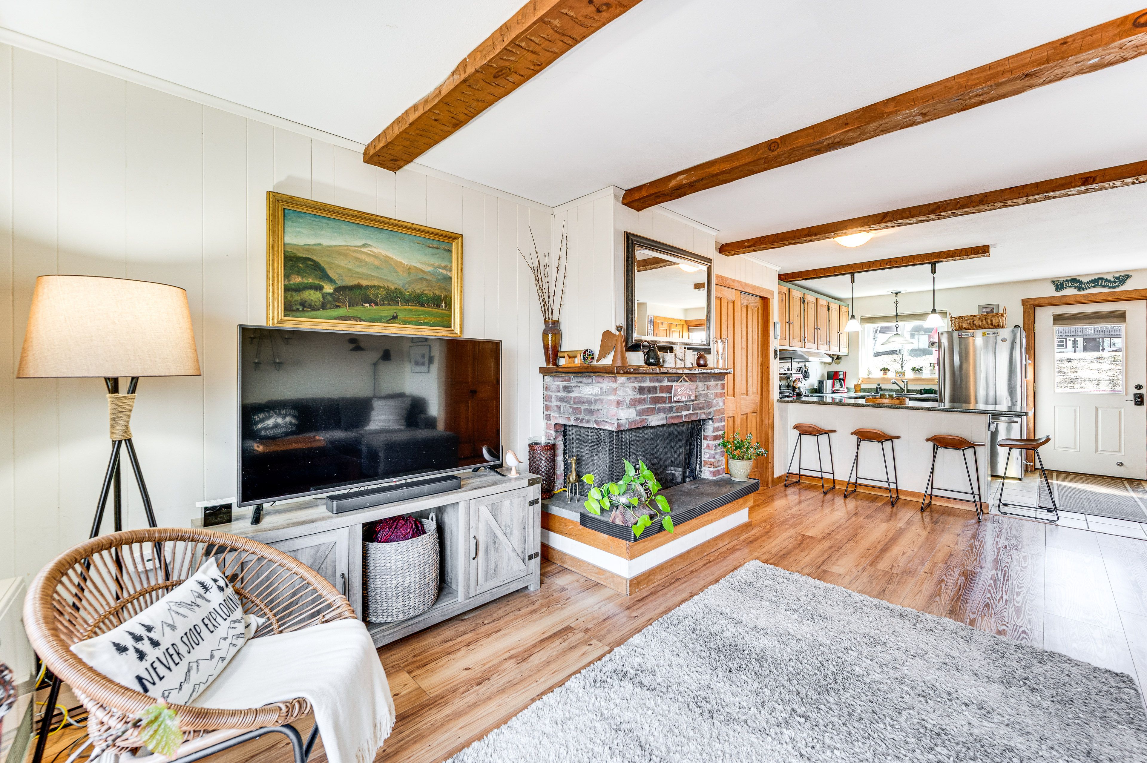 Living Area | Smart TV | Gas Fireplace | Dining Bar