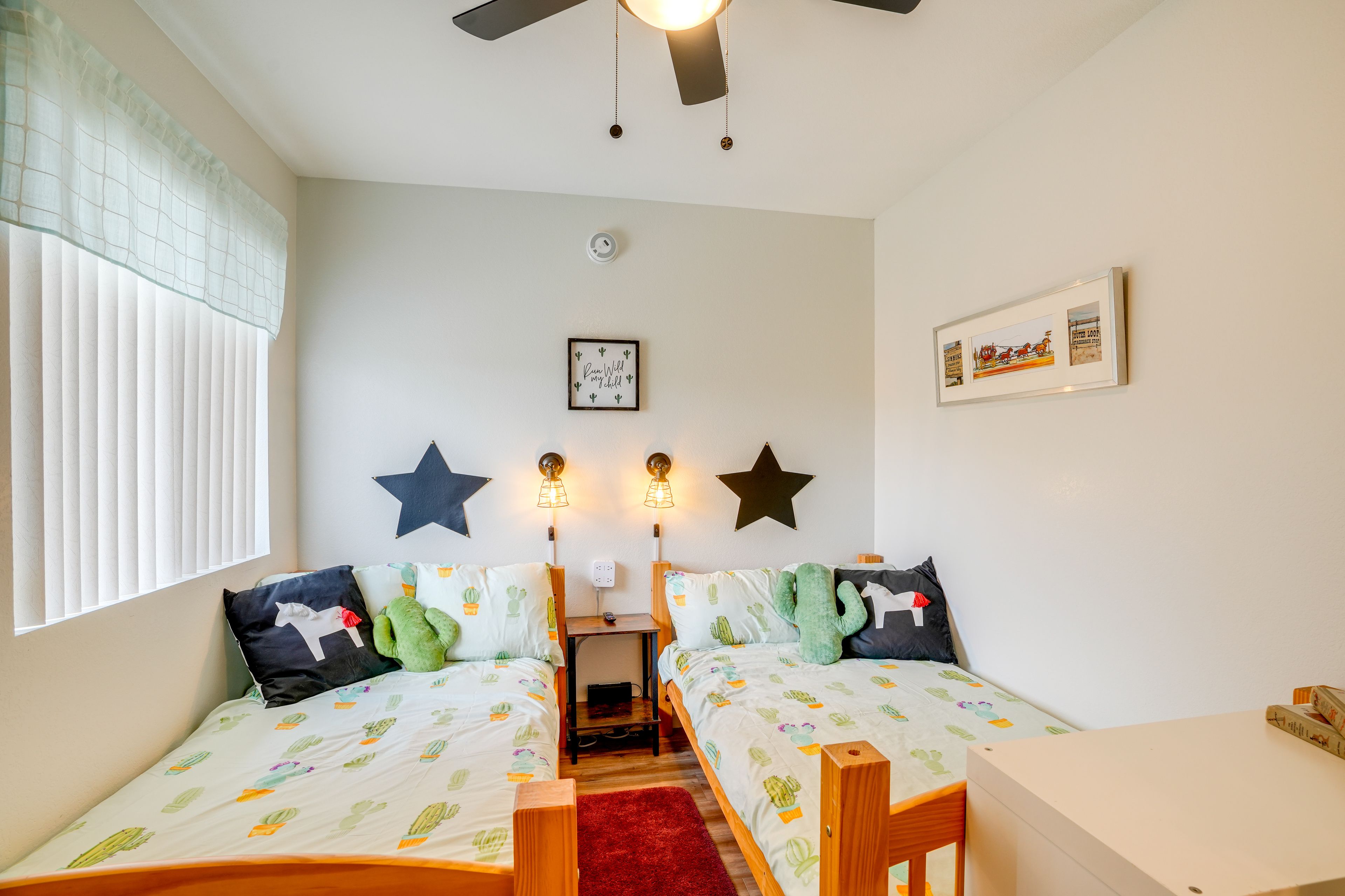 Bedroom 4 | 2 Twin Beds | Smart TV