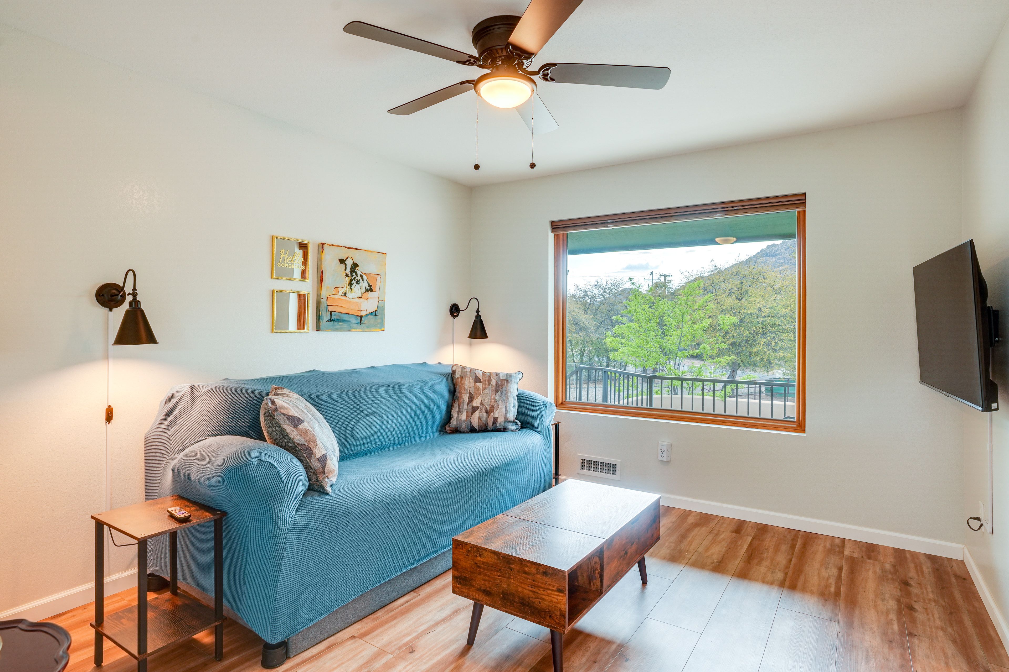 Living Area | Smart TV