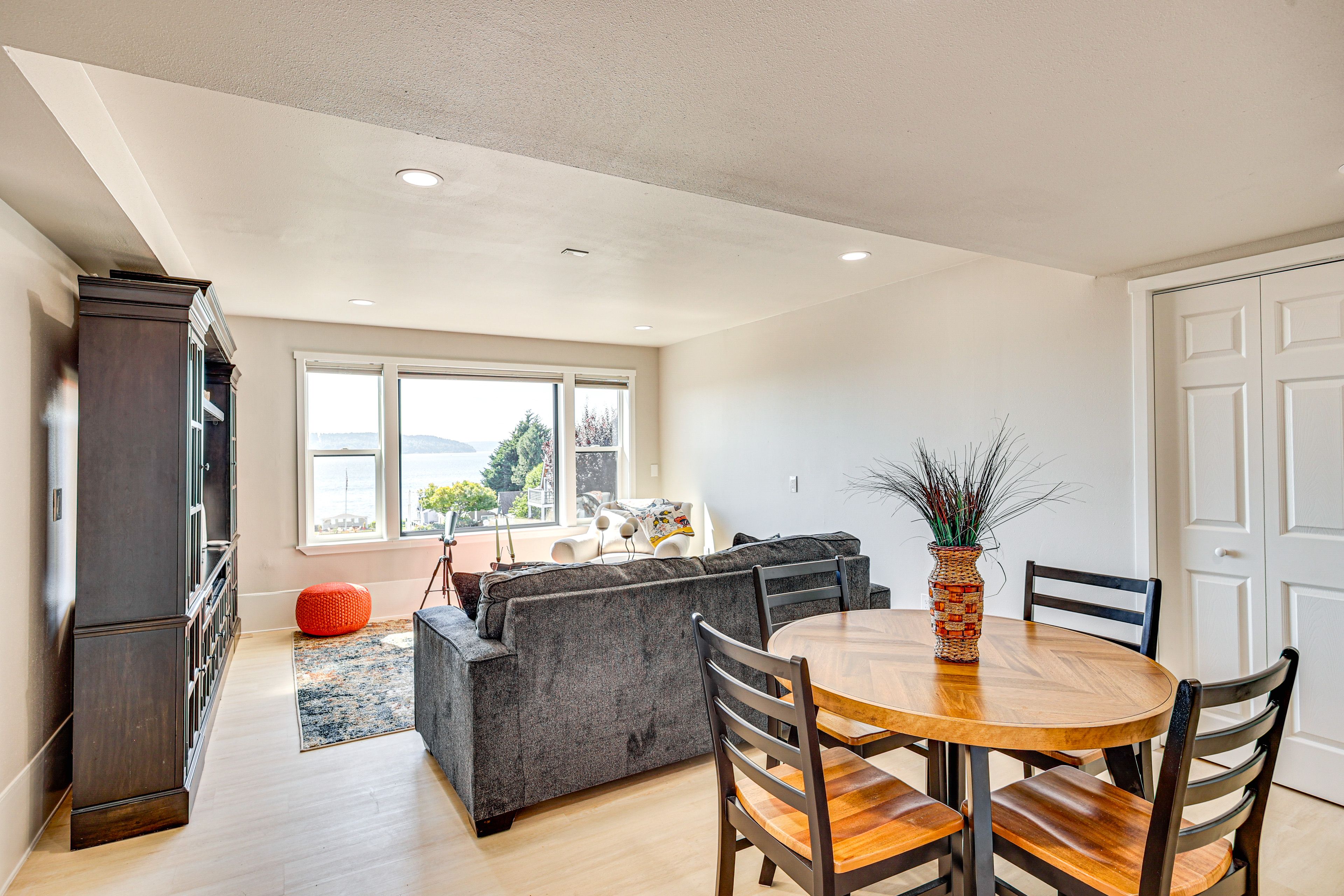 Dining Area | Dishware & Flatware