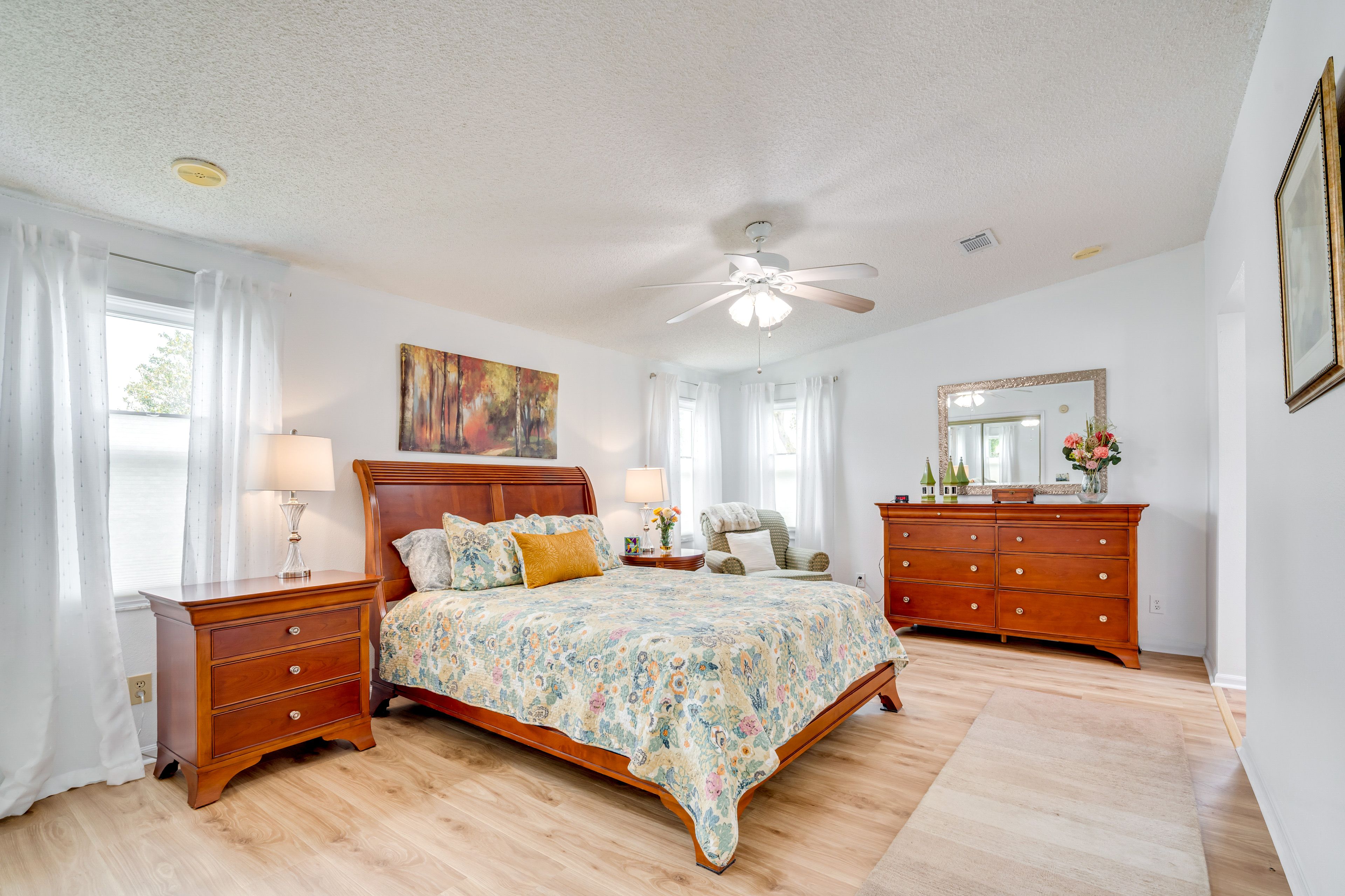 Bedroom 1 | Queen Bed | En-Suite Bathroom
