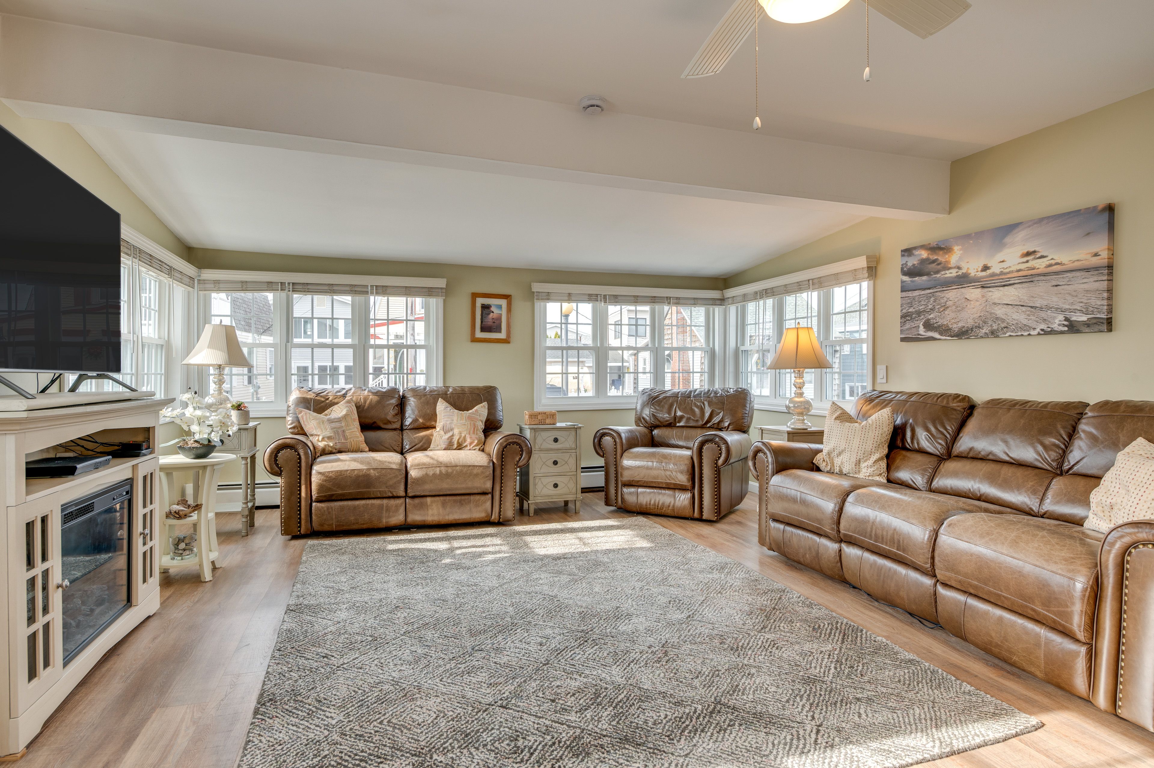 Living Area | Smart TV | Electric Fireplace | Board Games