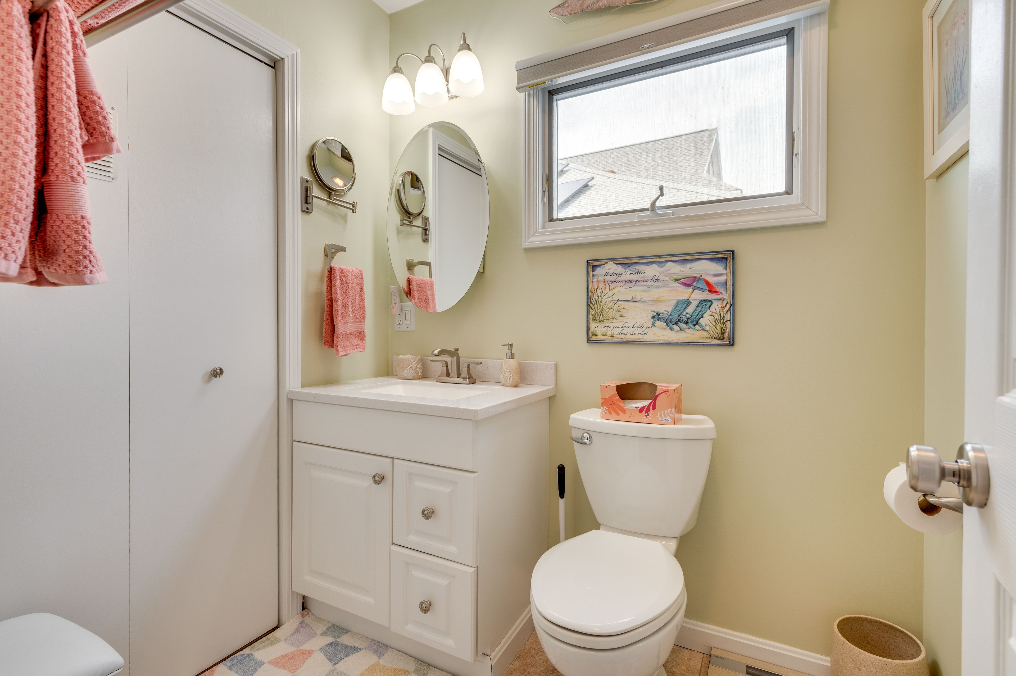 Full Bathroom | Towels Provided