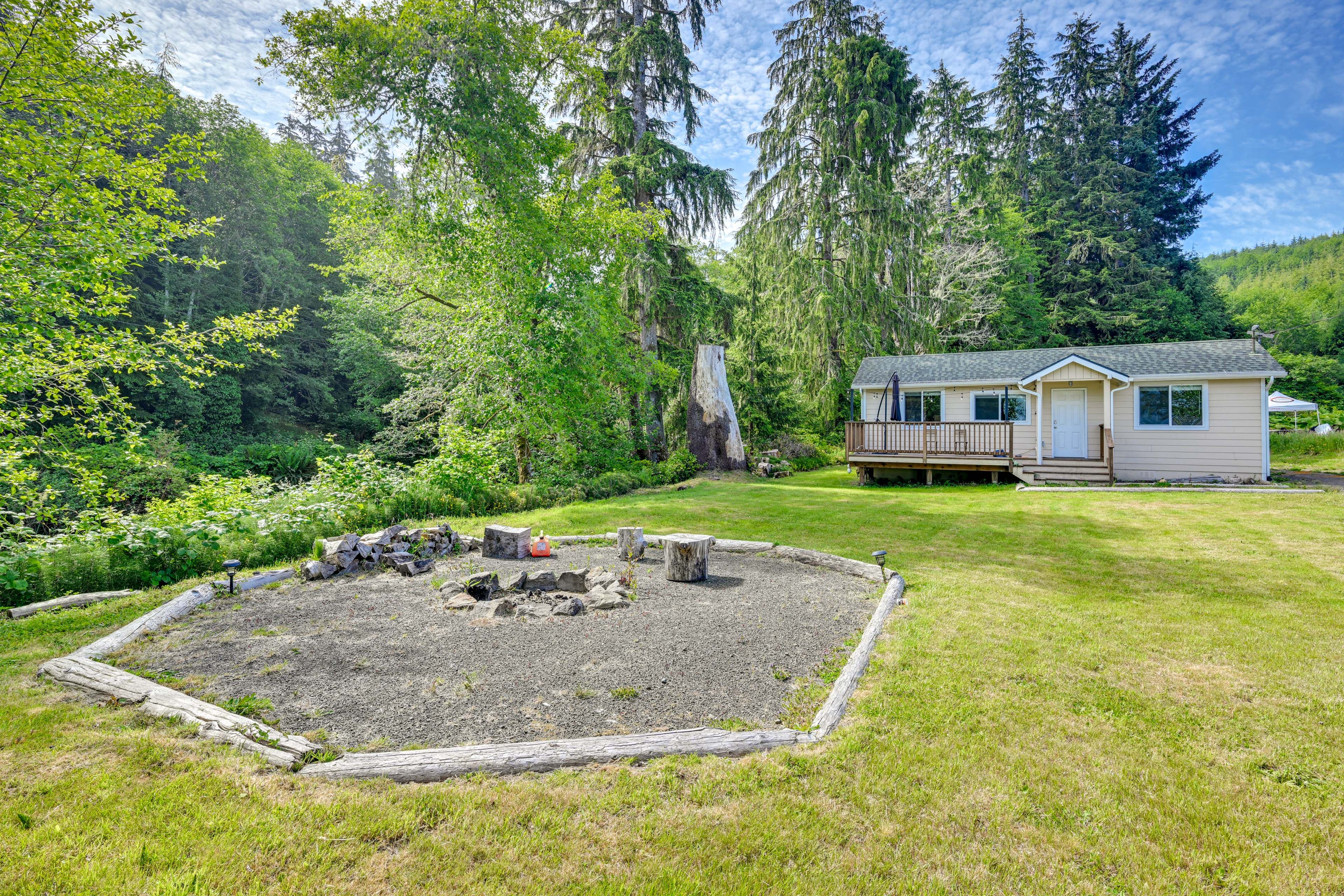 Sekiu Vacation Rental | 2BR | 1BA | 782 Sq Ft | 4 Steps Required