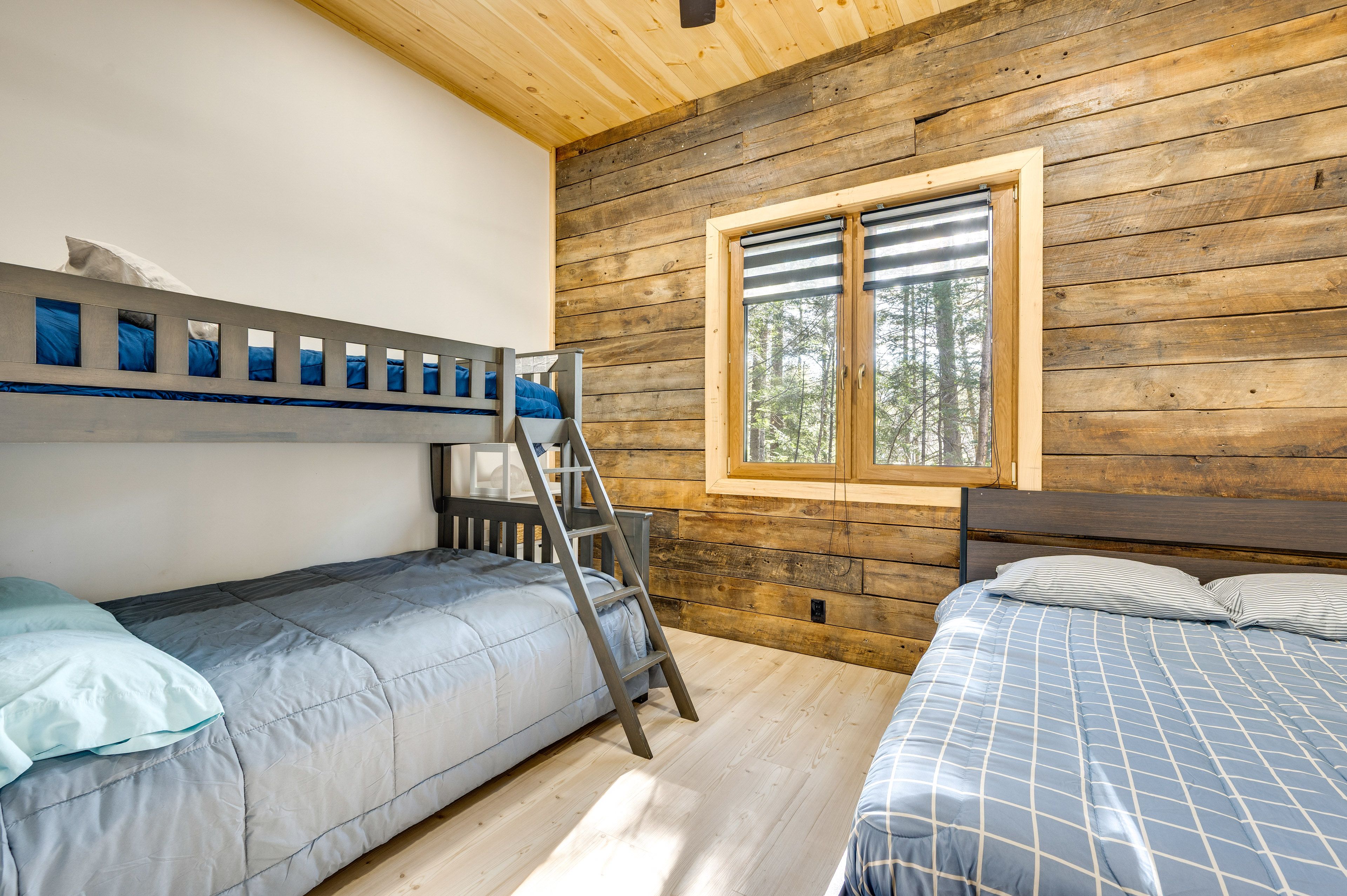 Bedroom 3 | Queen Bed | Twin/Full Bunk Bed