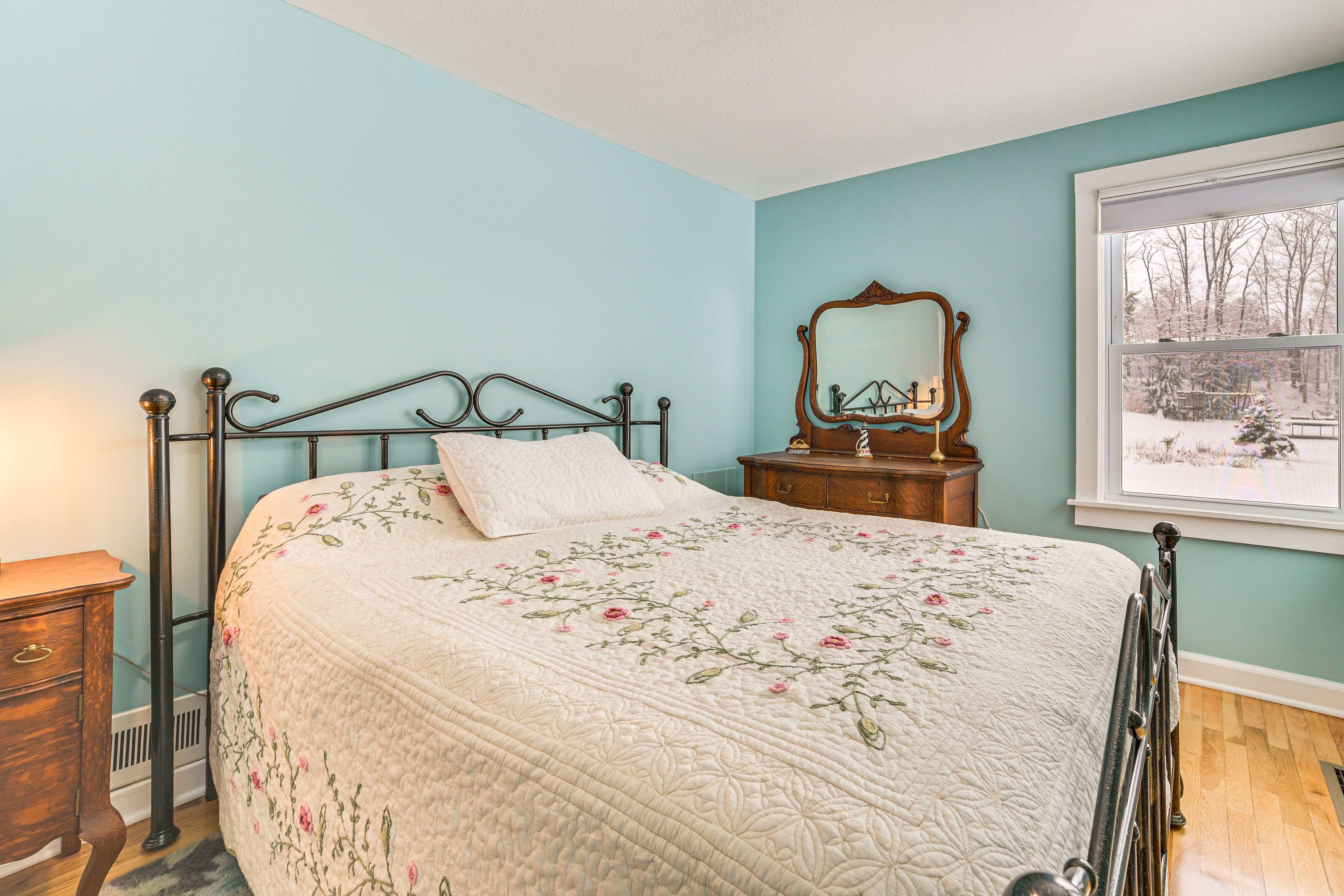 Bedroom 1 | Main Level | Queen Bed | Linens Provided