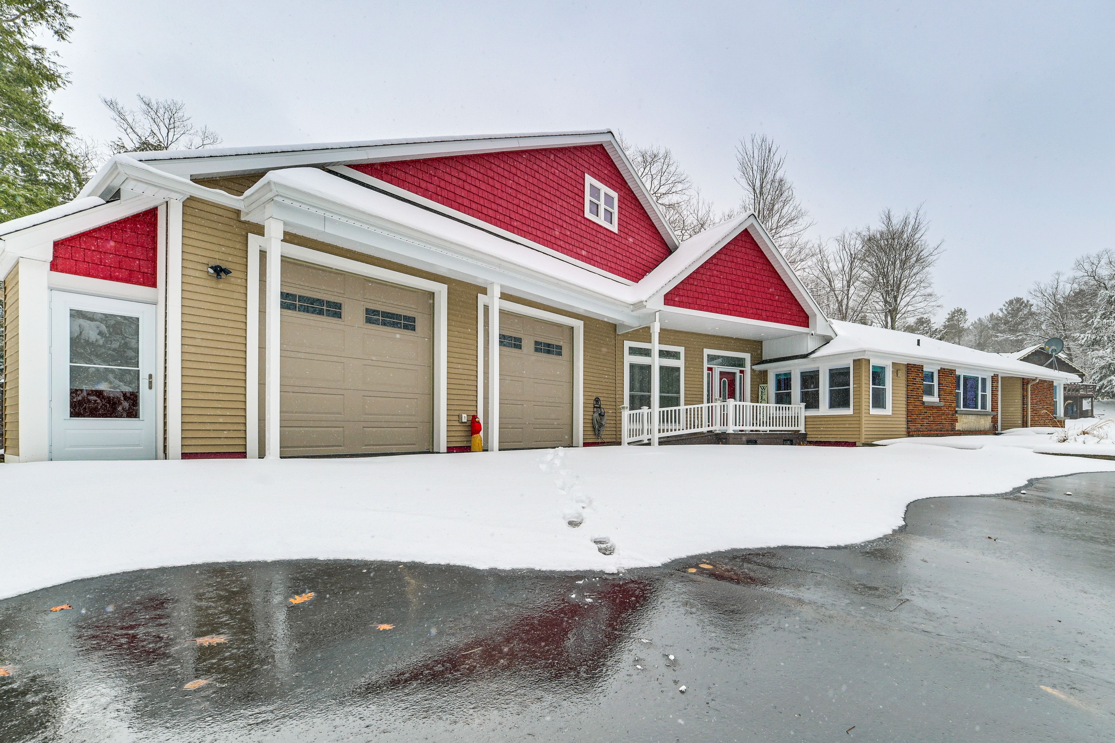 Rogers City Vacation Rental | 5BR | 3BA | 2,728 Sq Ft | Step-Free Entry