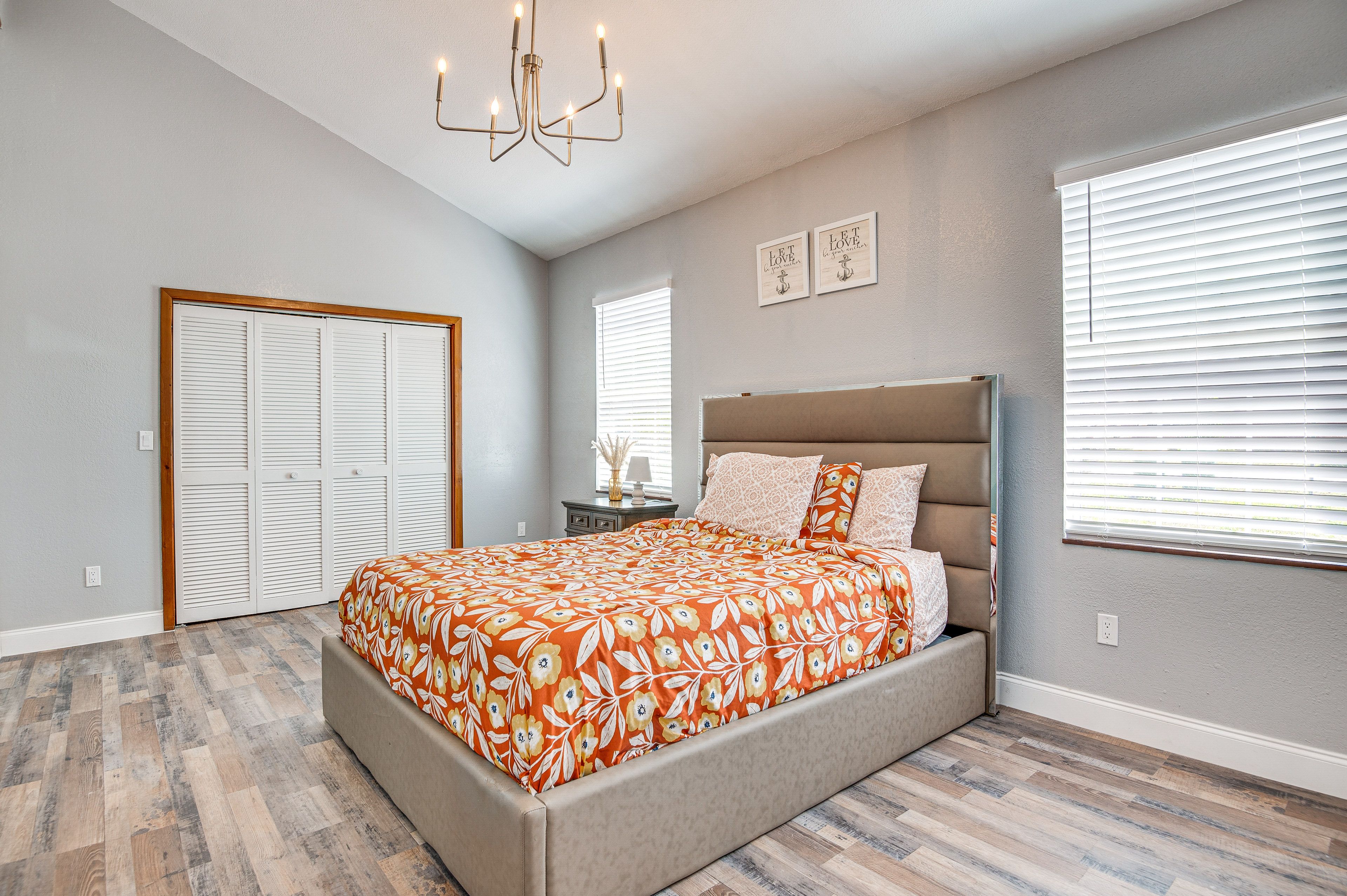 Bedroom 1 | Queen Bed