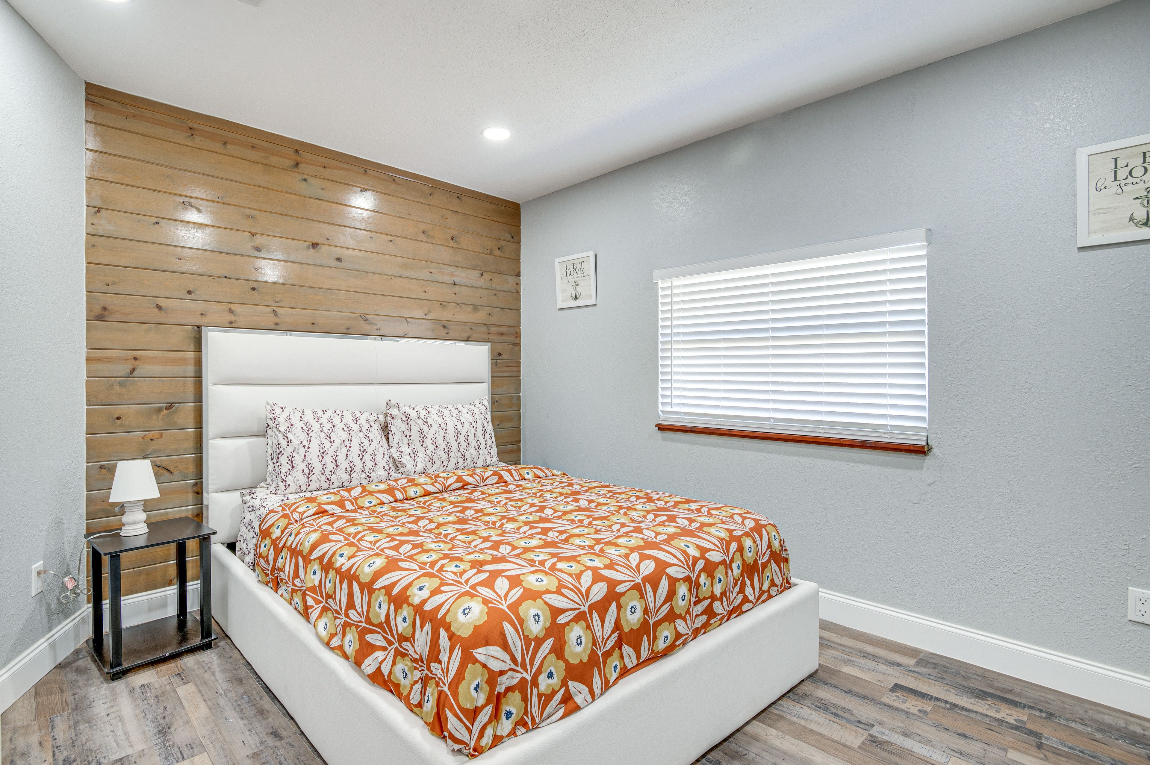 Bedroom 2 | Queen Bed