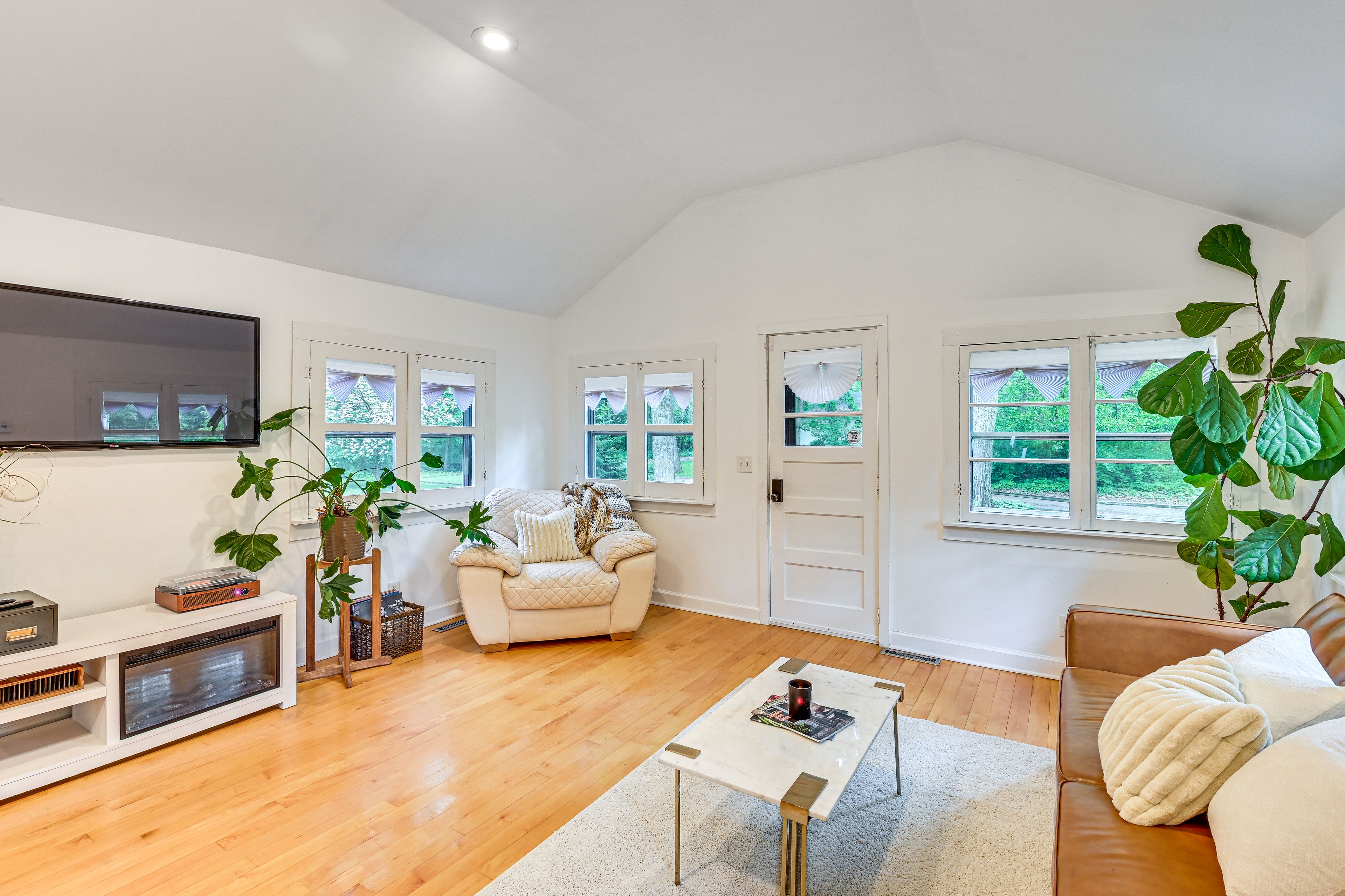 Living Room | Central Heating & Air Conditioning | Queen Futon