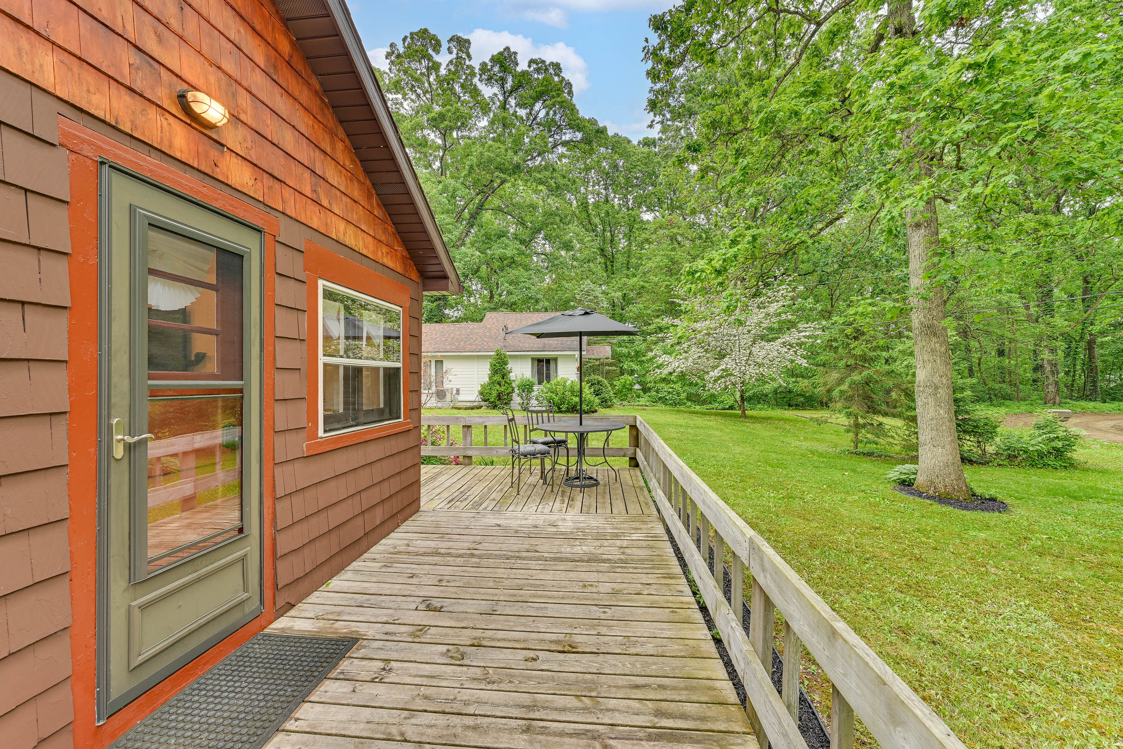 Deck | Outdoor Dining Area