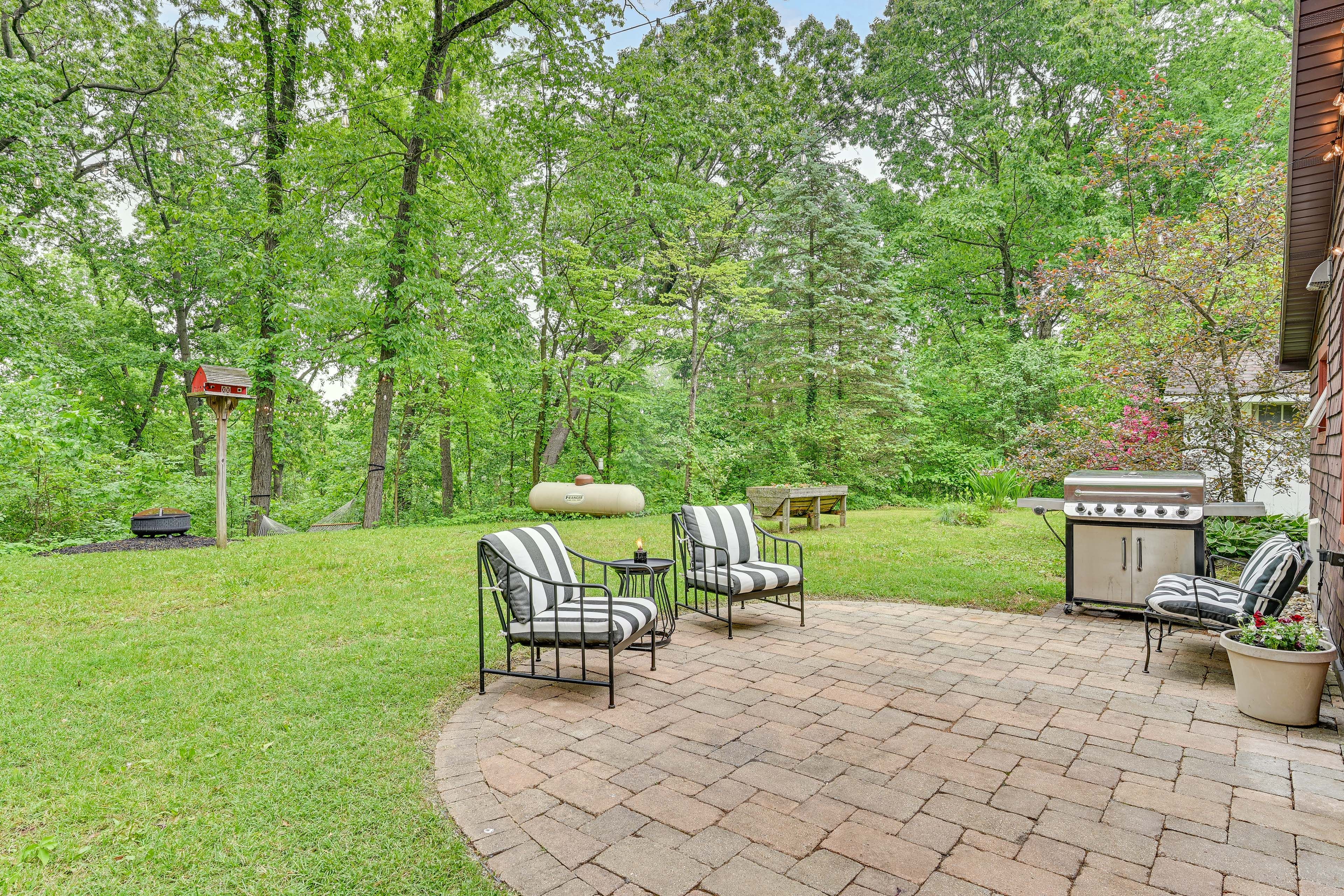 Patio | Outdoor Seating | Gas Grill