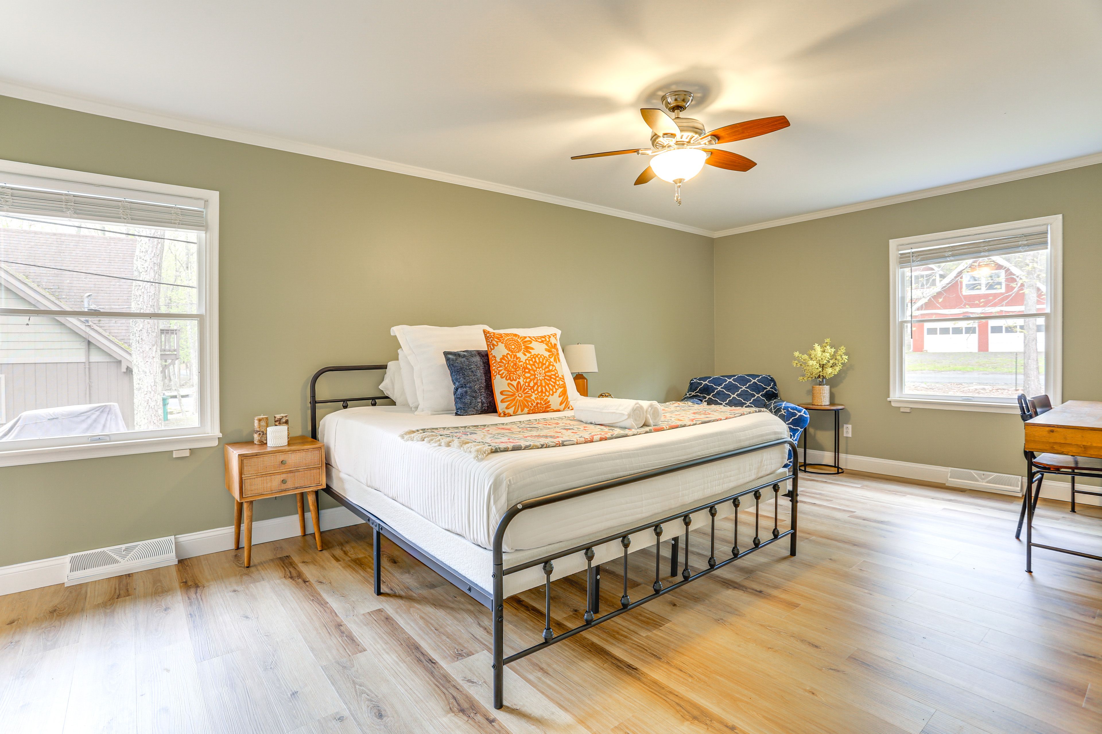 Bedroom 1 | King Bed