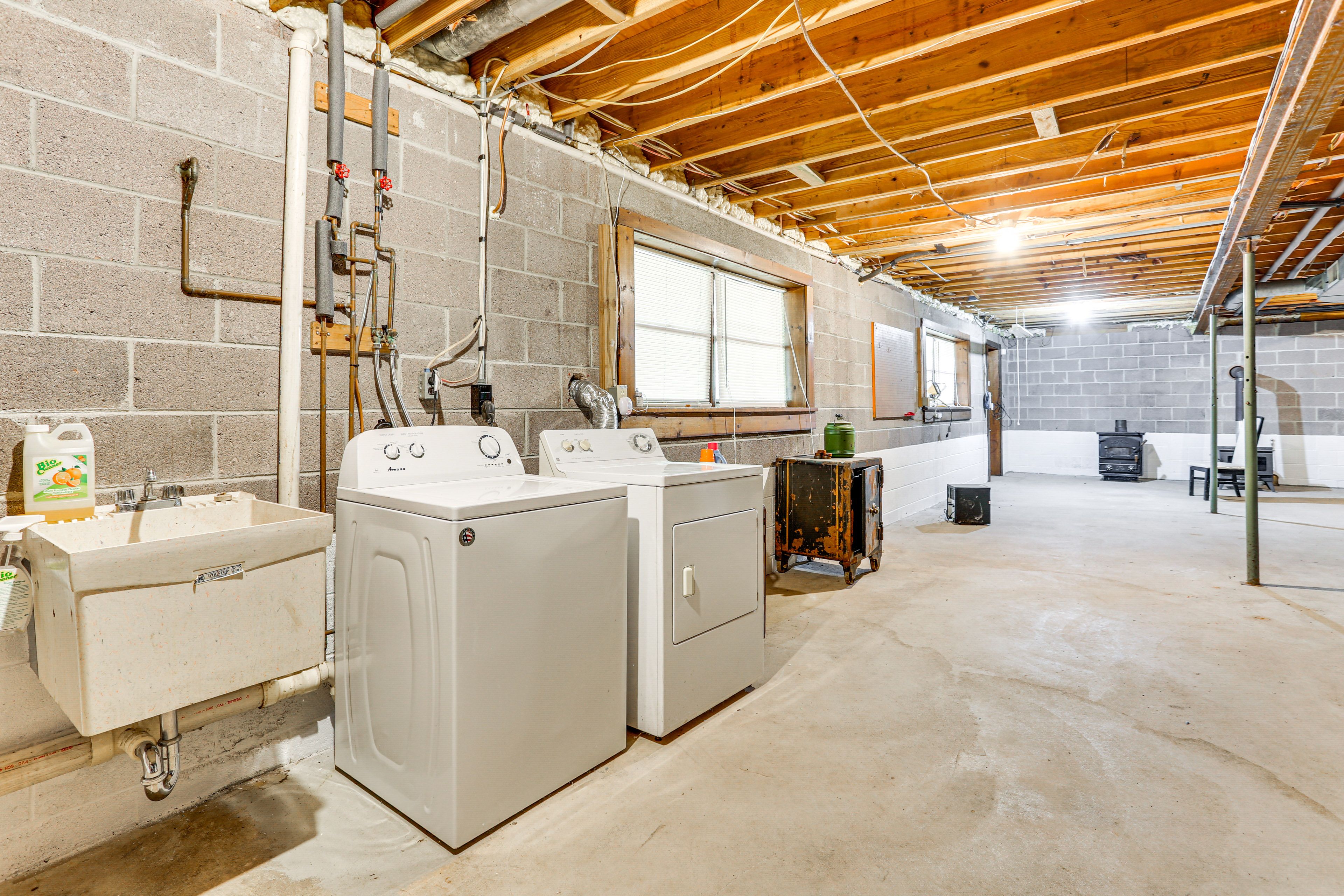 Basement | Washer & Dryer