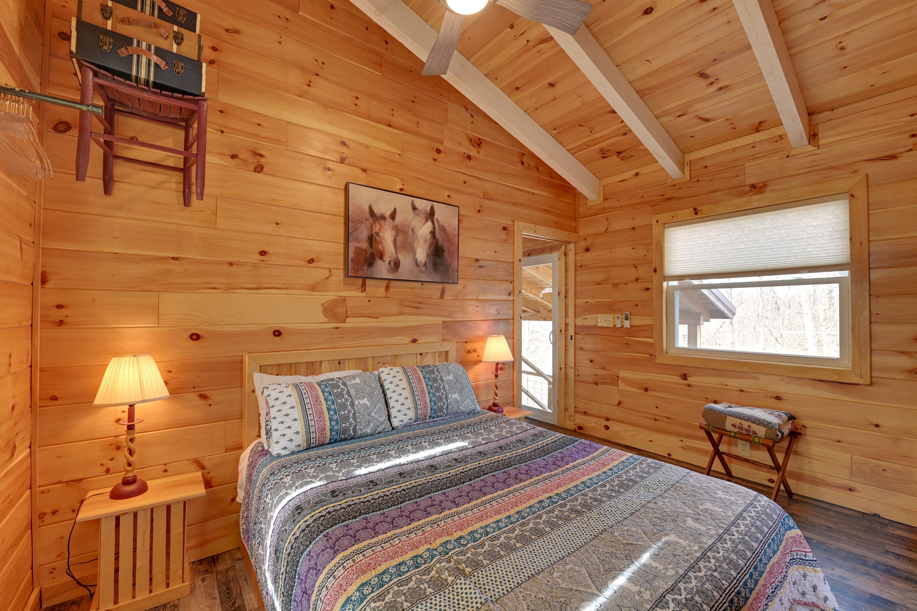 Bedroom | Queen Bed | Linens Provided | Smart TV