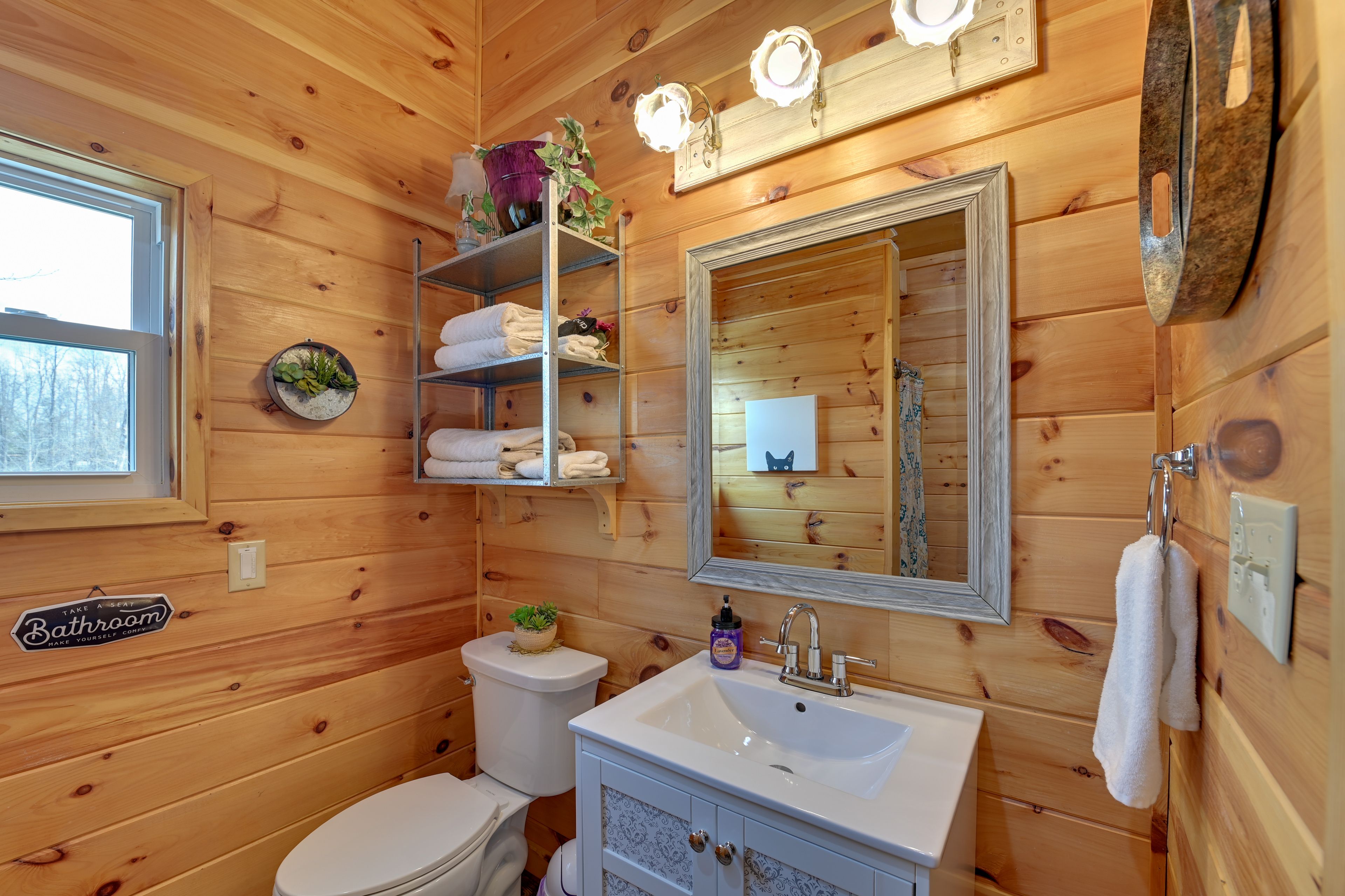 En-Suite Bathroom | Towels Provided | Complimentary Toiletries