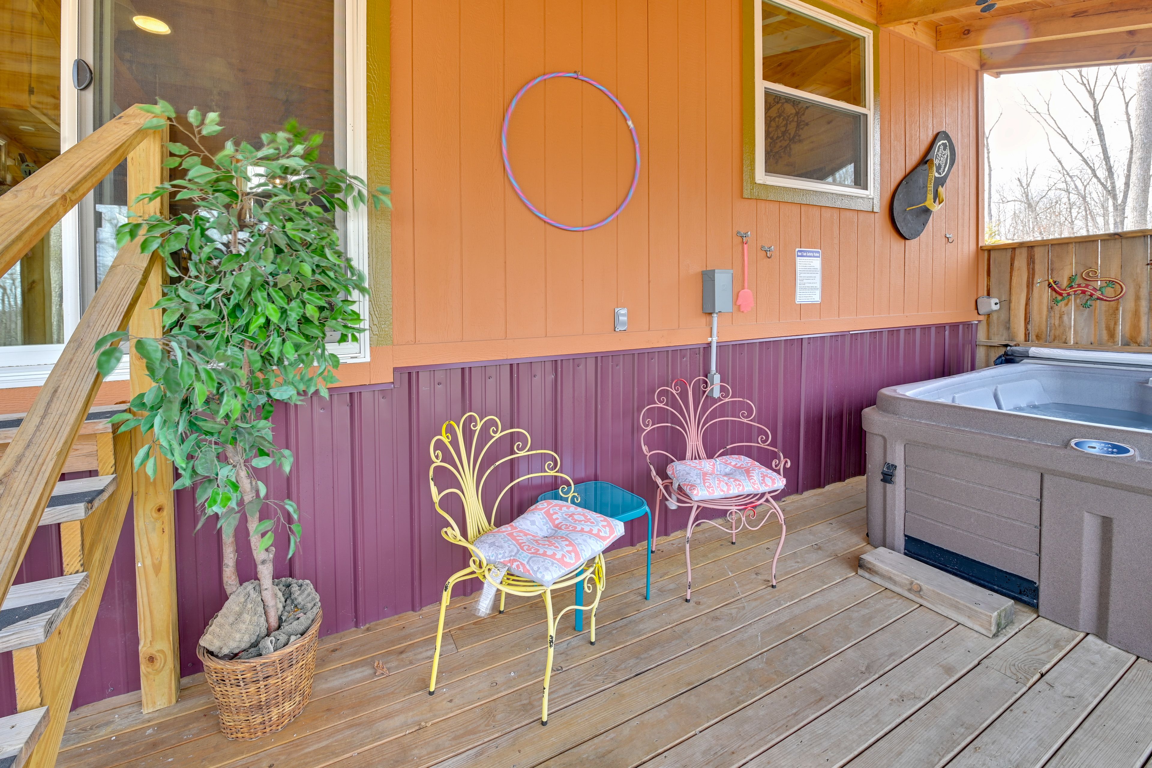 Covered Deck | Stairs to Enter