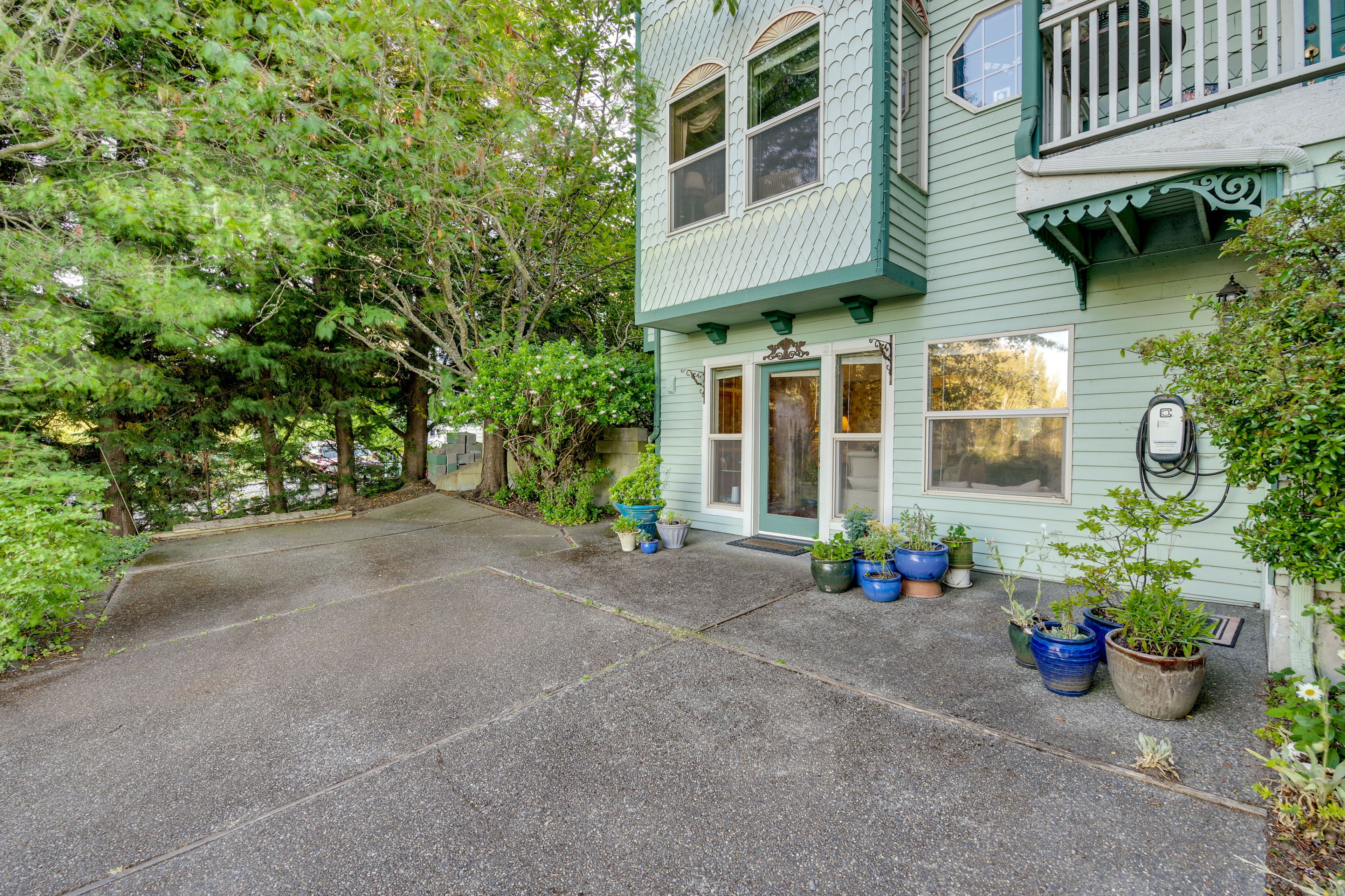 Parking | Shared Driveway (1 Vehicle) | EV Charger