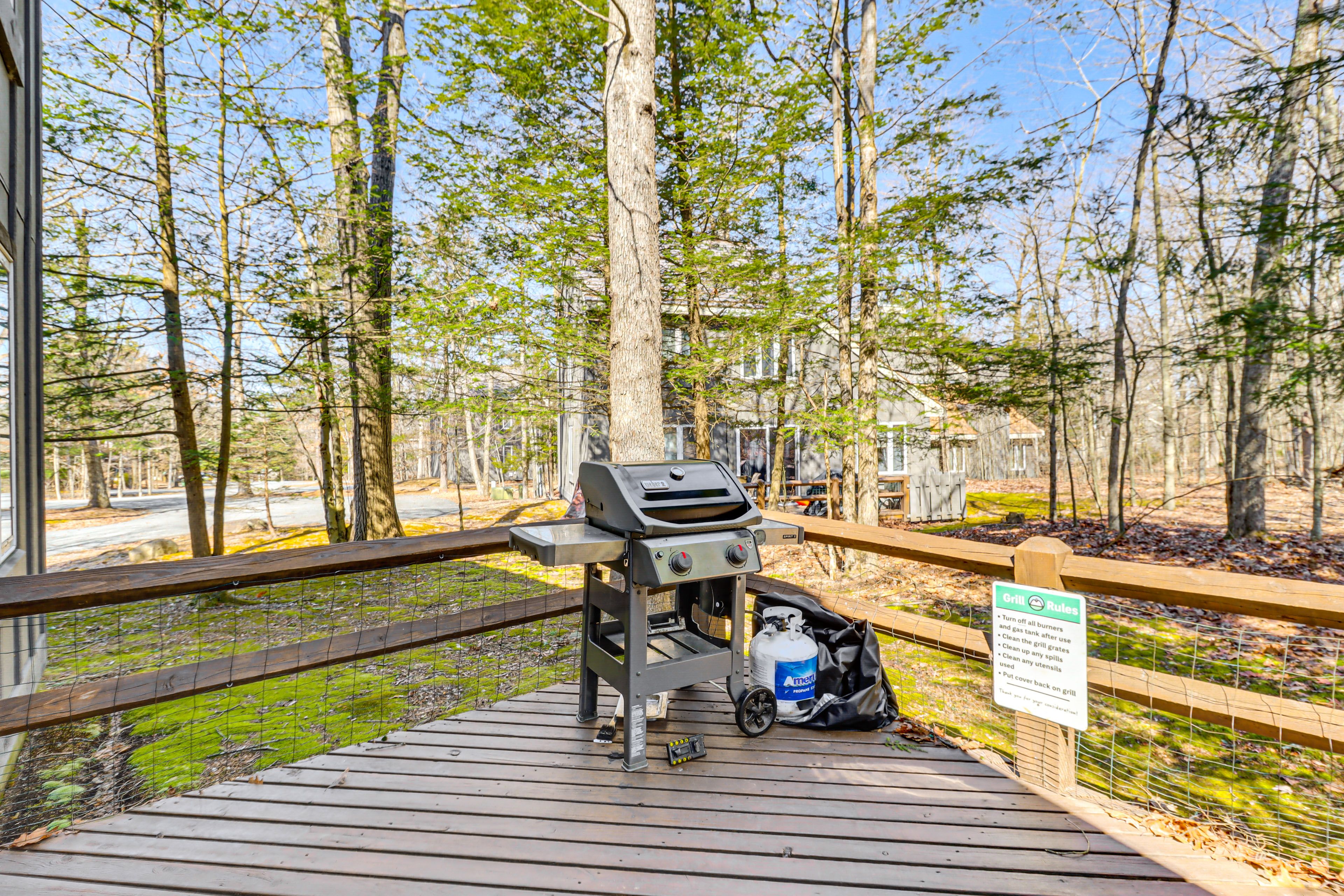 Back Deck | BBQ Grill | 2-Story Townhome