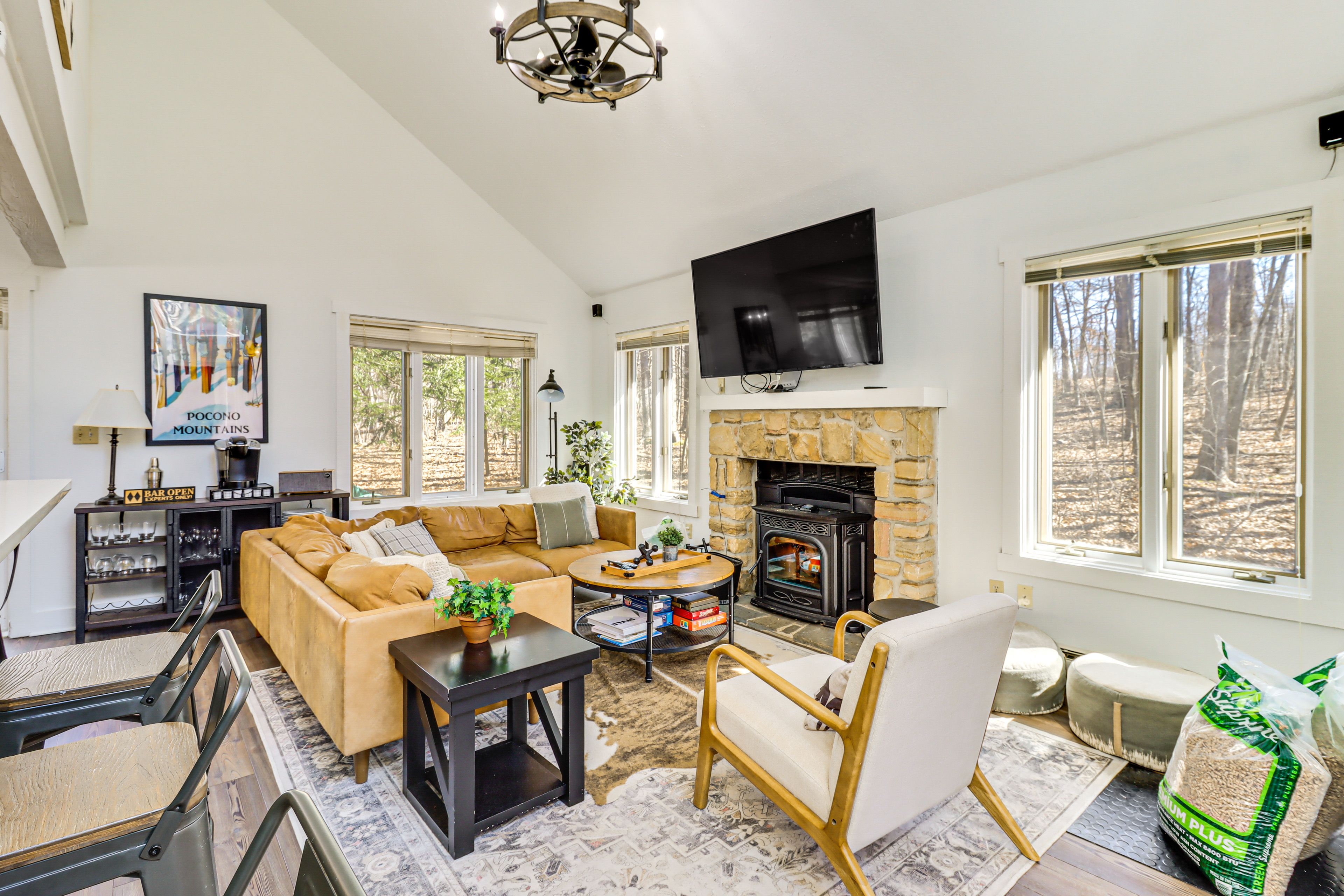 Living Room | 1st Floor | Smart TV | Free WiFi