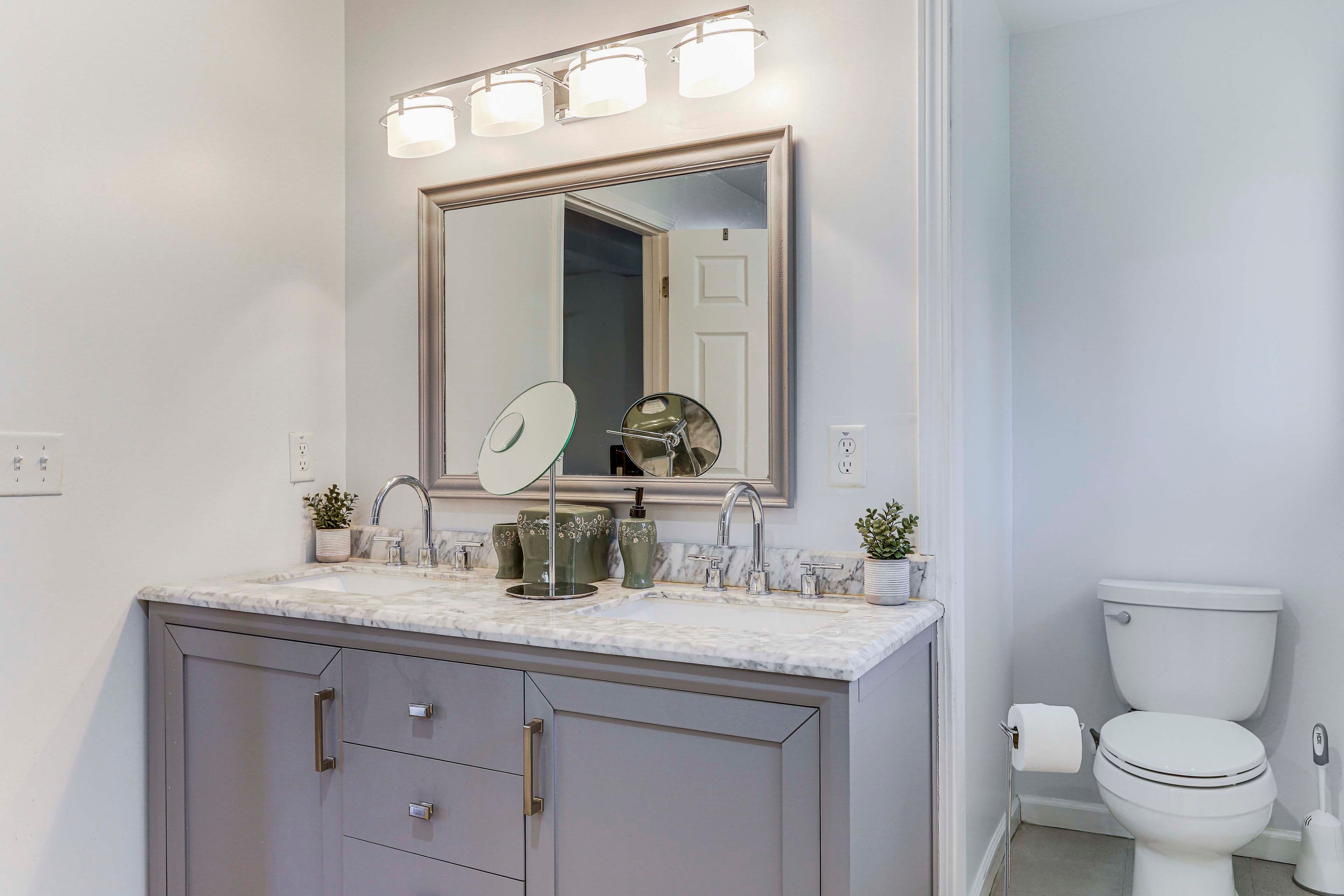 Full Bath | Upper Level