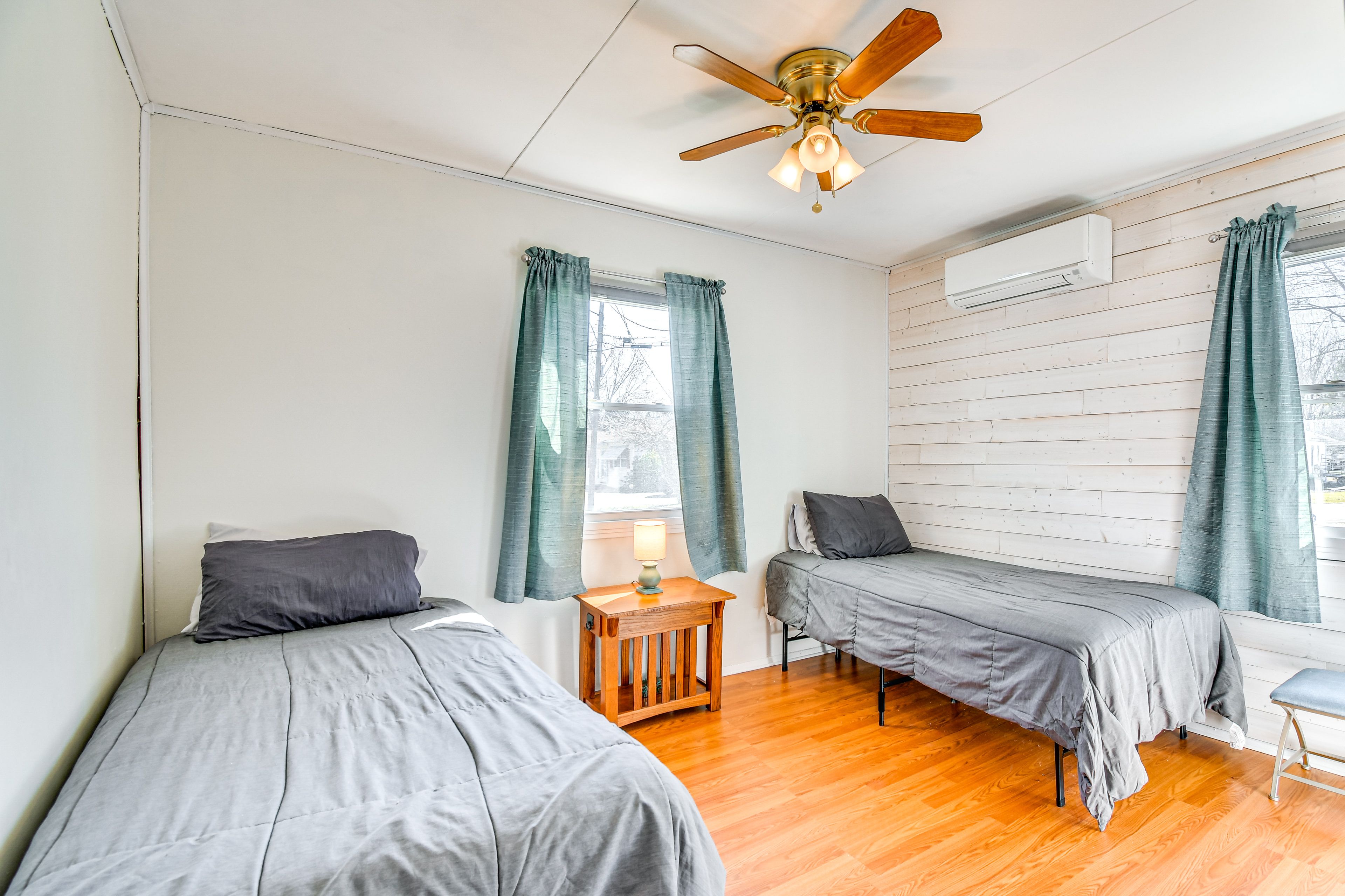 Bedroom 2 | 2 Twin Beds