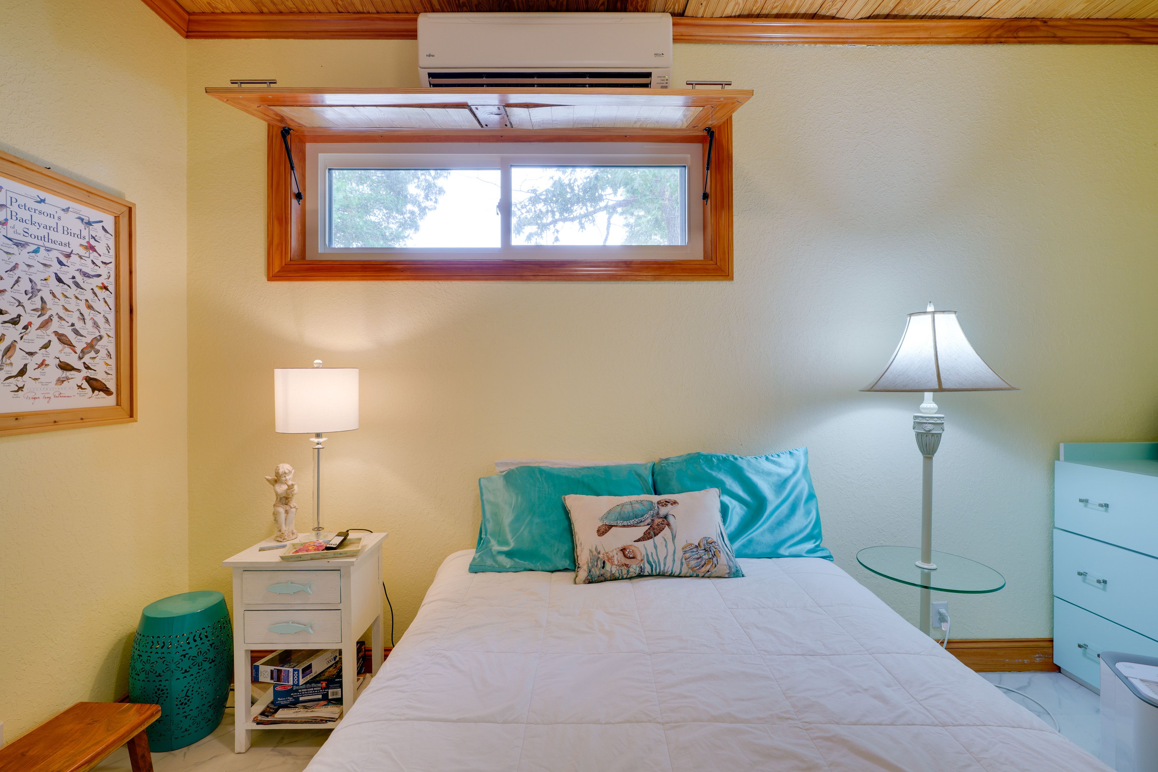 Studio | Queen Bed | Smart TV | Hangers