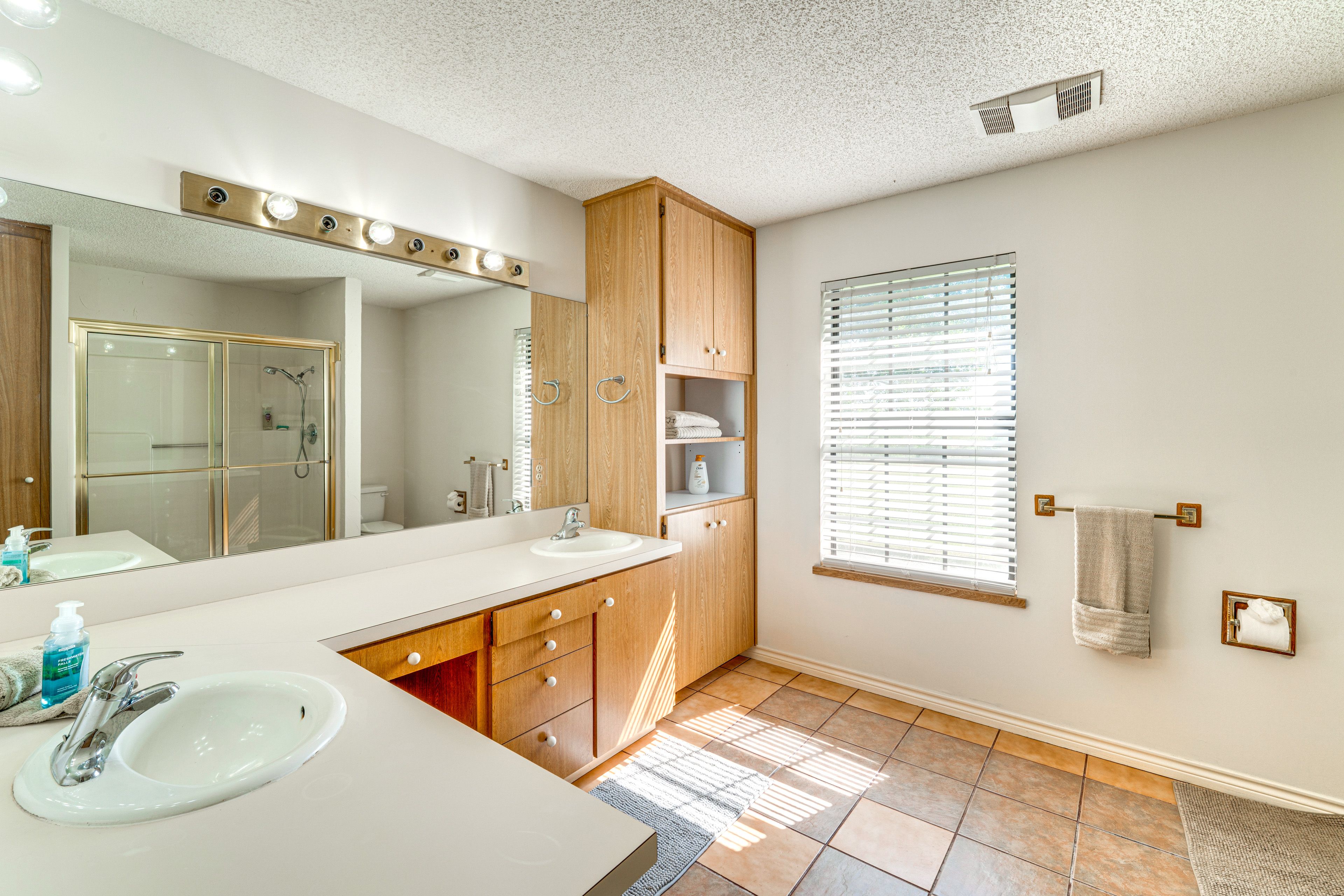 En-Suite Bathroom | Towels & Complimentary Toiletries Provided