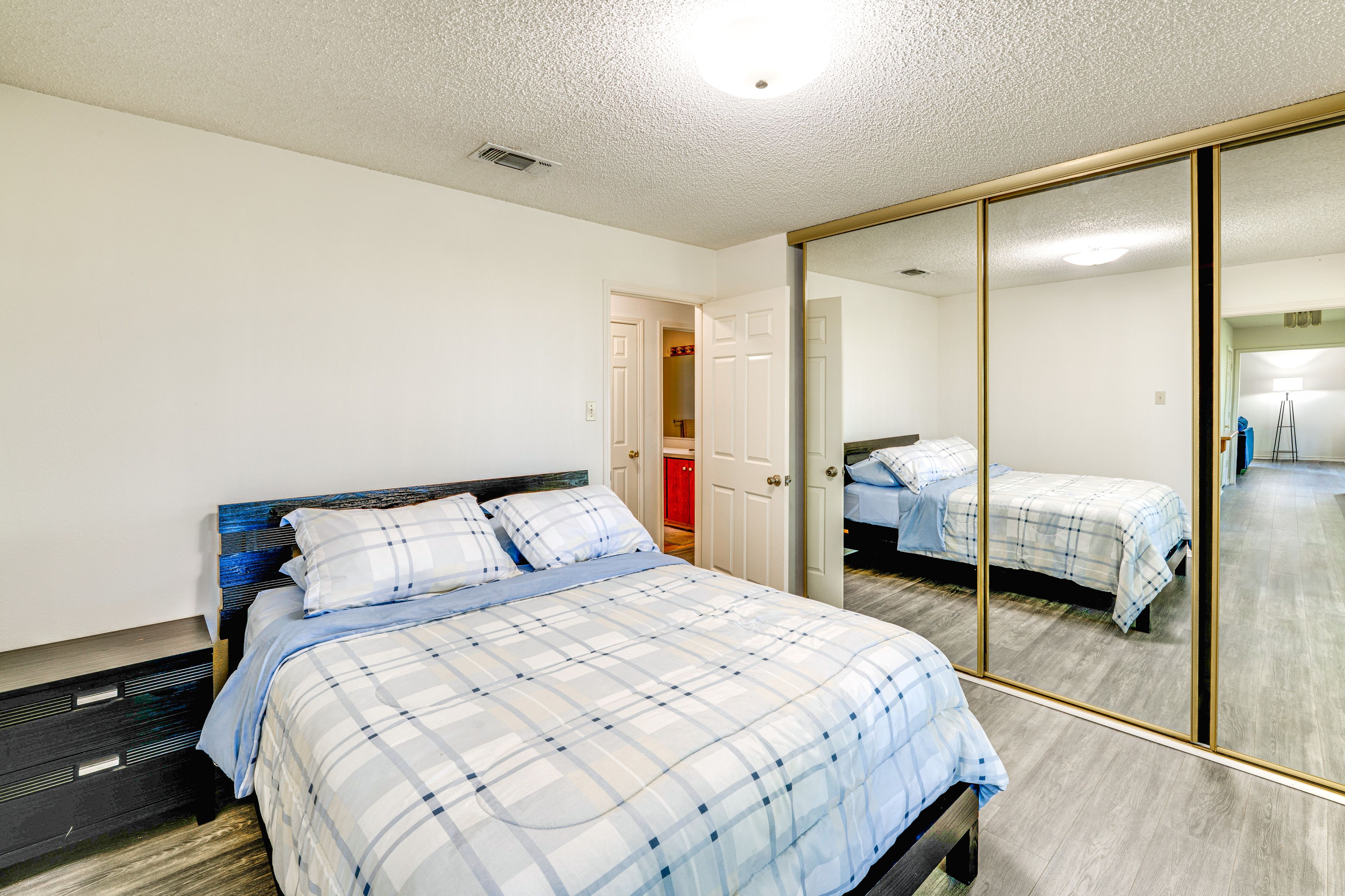 Bedroom 4 | Queen Bed