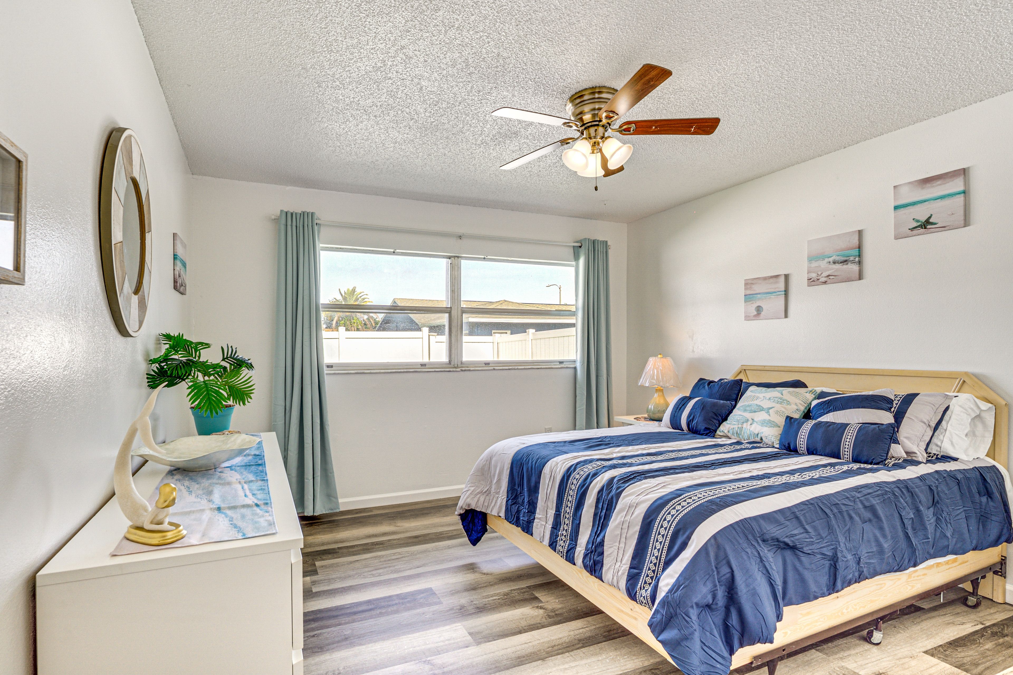 Bedroom 2 | Queen Bed