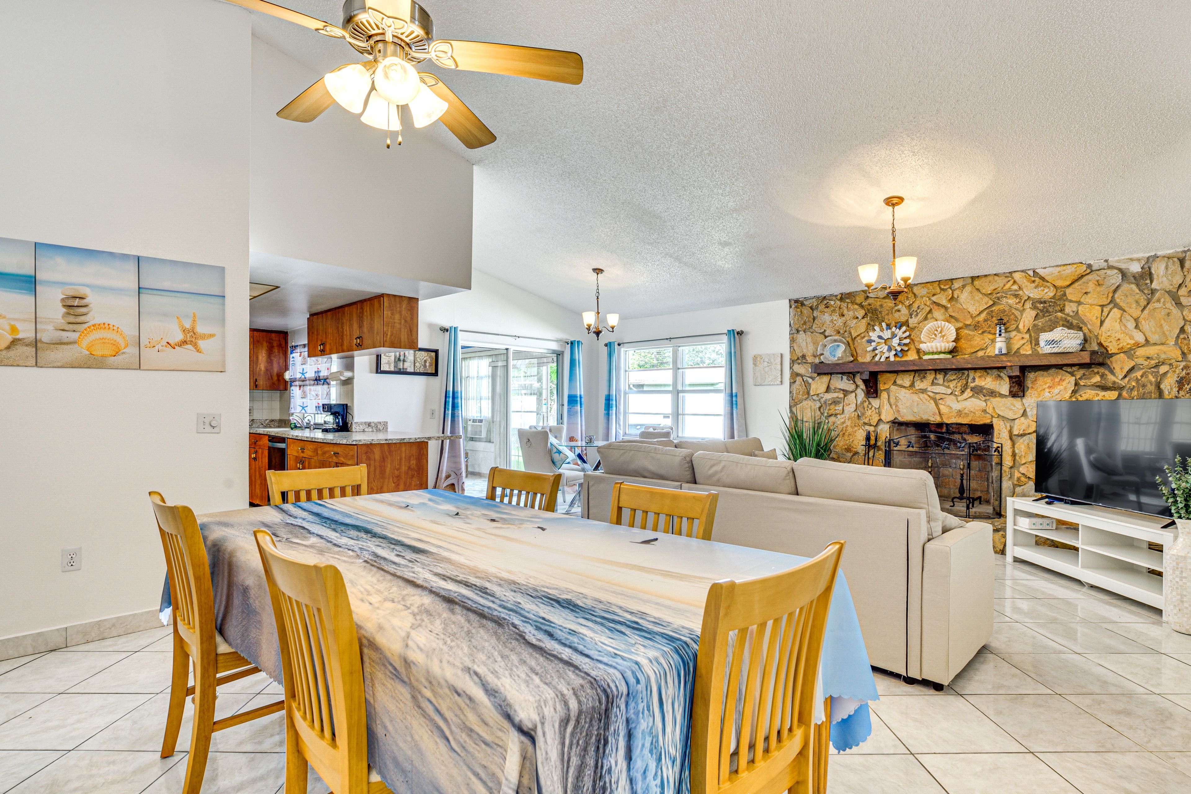 Dining Area | Smart TV | Central A/C