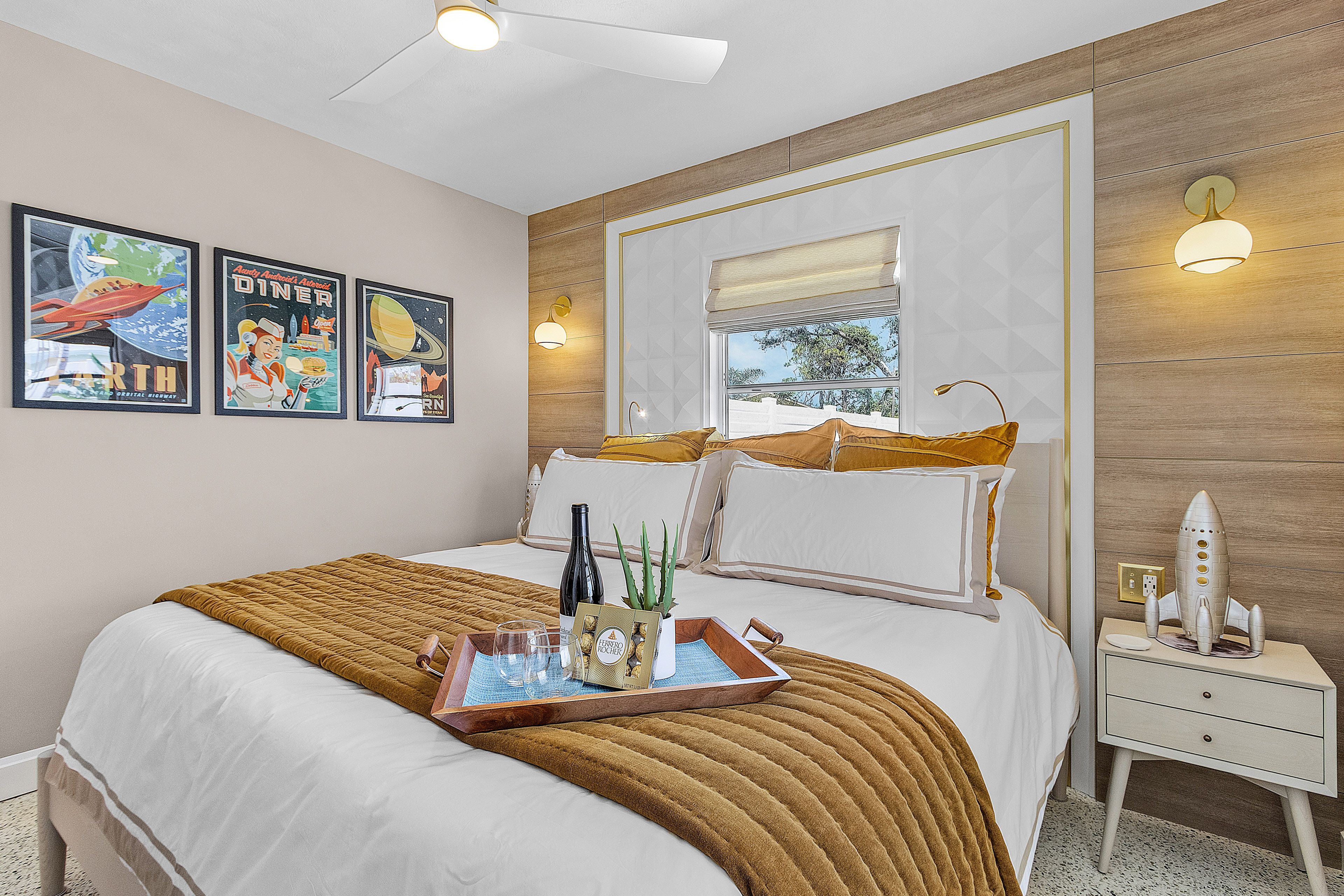 Fly Me to the Moon! | Bedroom 1 | King Bed | Smart TV | Monitor & Printer