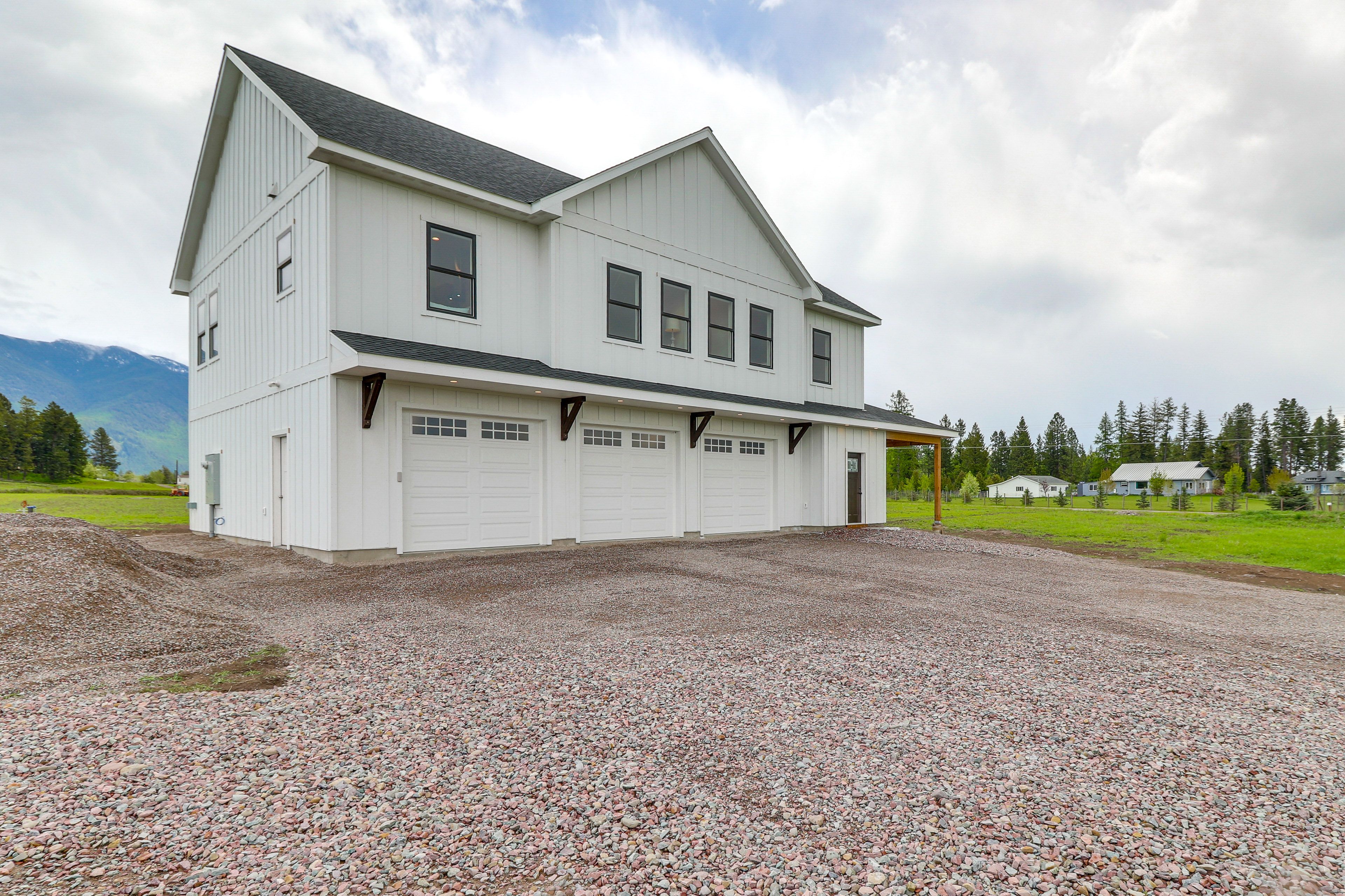 Parking | Carport (1 Vehicle) | Driveway (3 Vehicles) | Trailer Parking