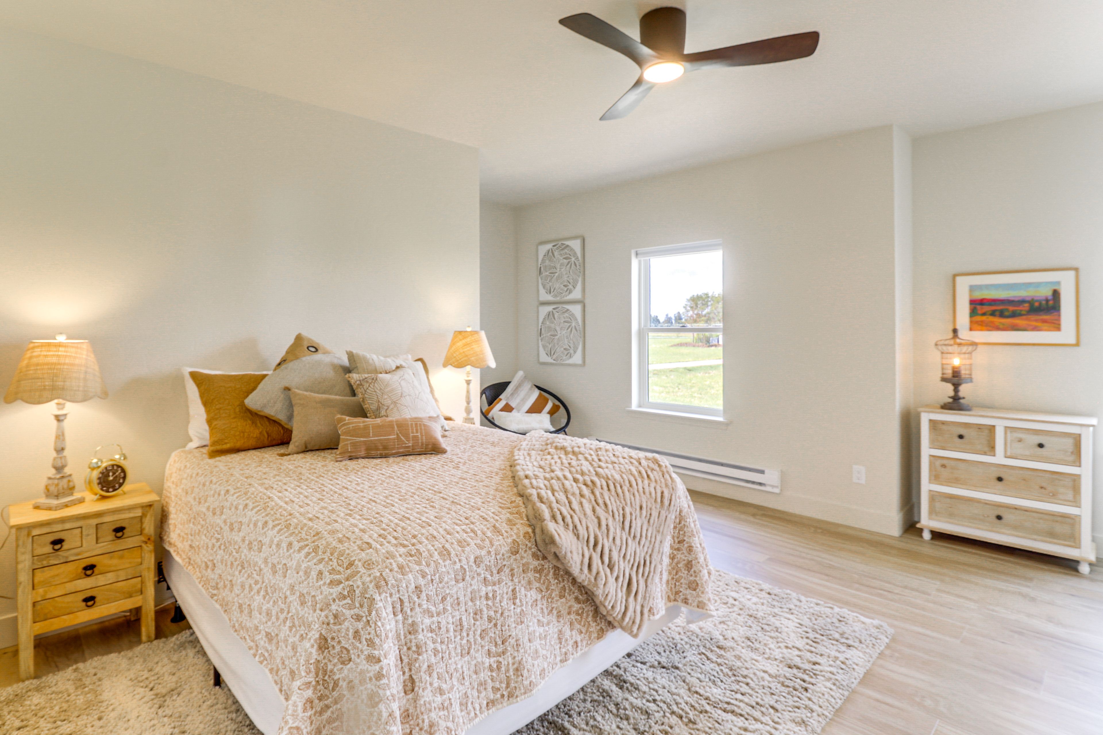 Bedroom 1 | Queen Bed