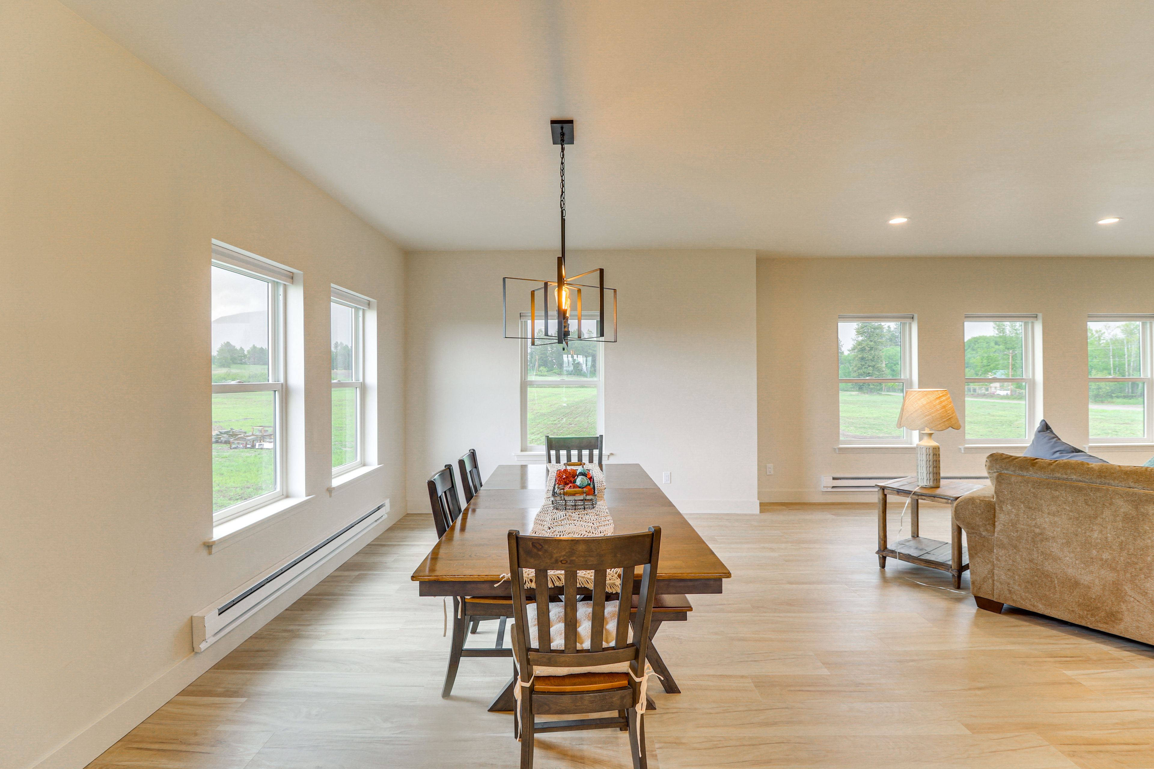 Dining Table | Dishware & Flatware