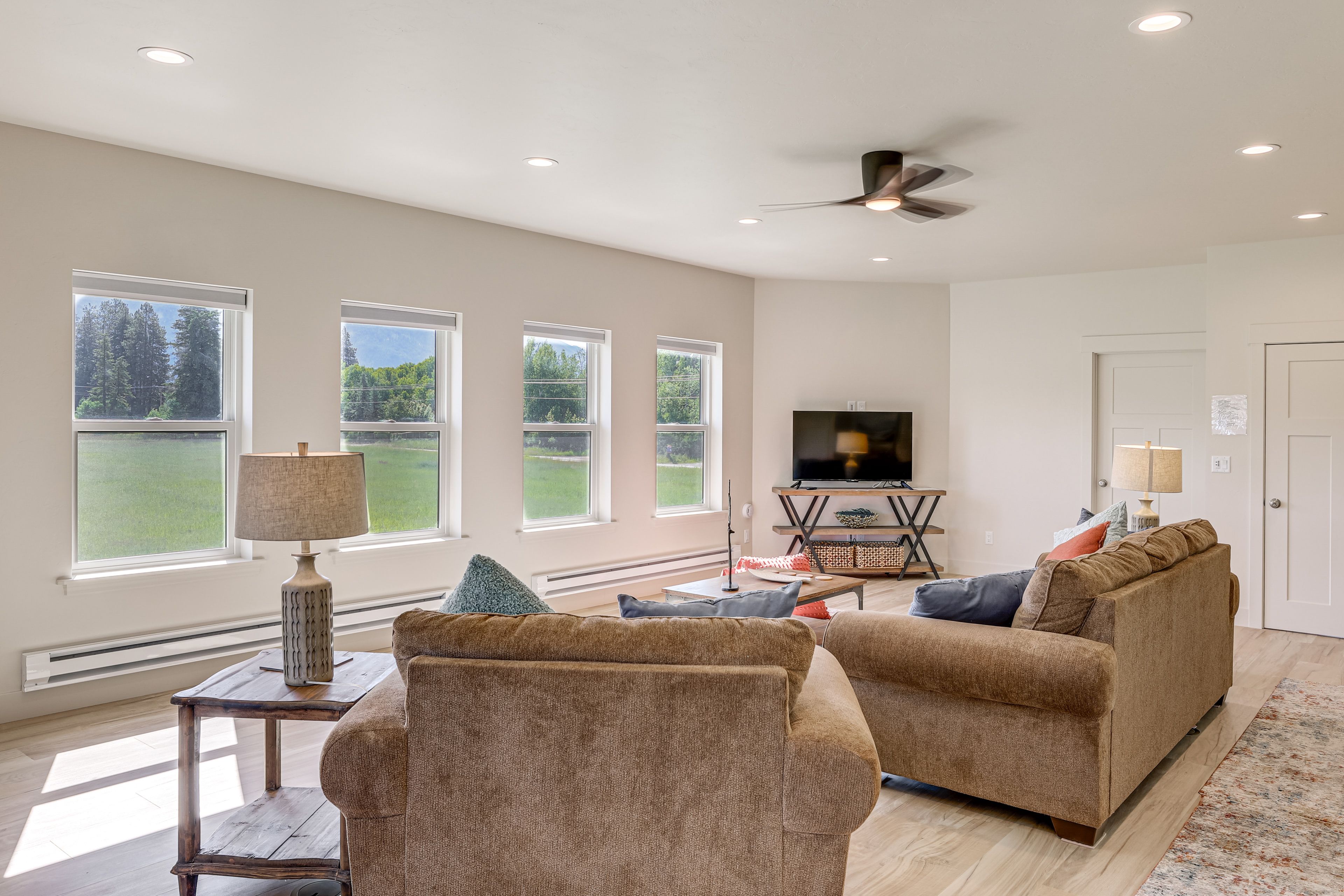 Living Room | Free WiFi | Baseboard Heating